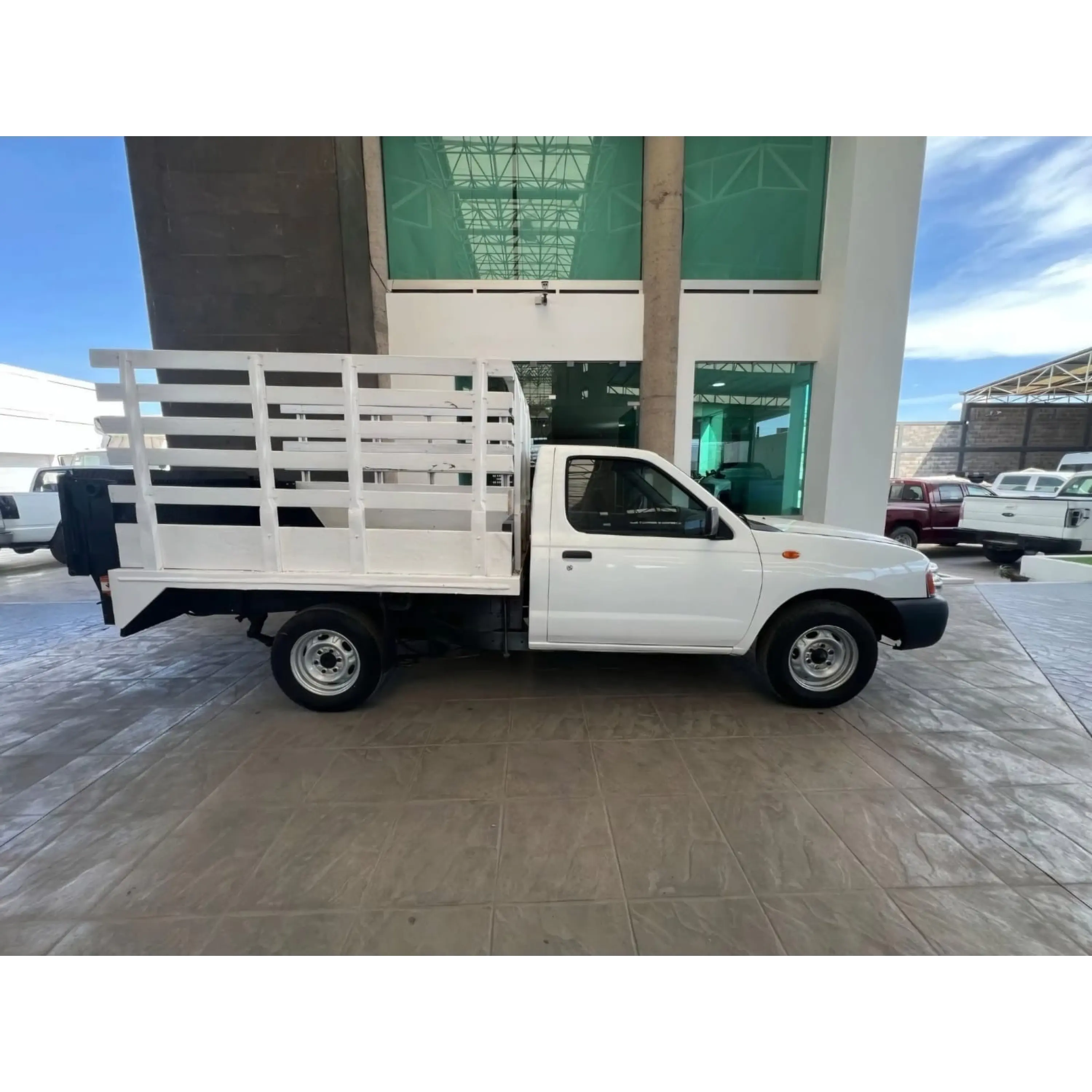 NISSAN NP300 2.4 ESTACAS DH MT 2015 6