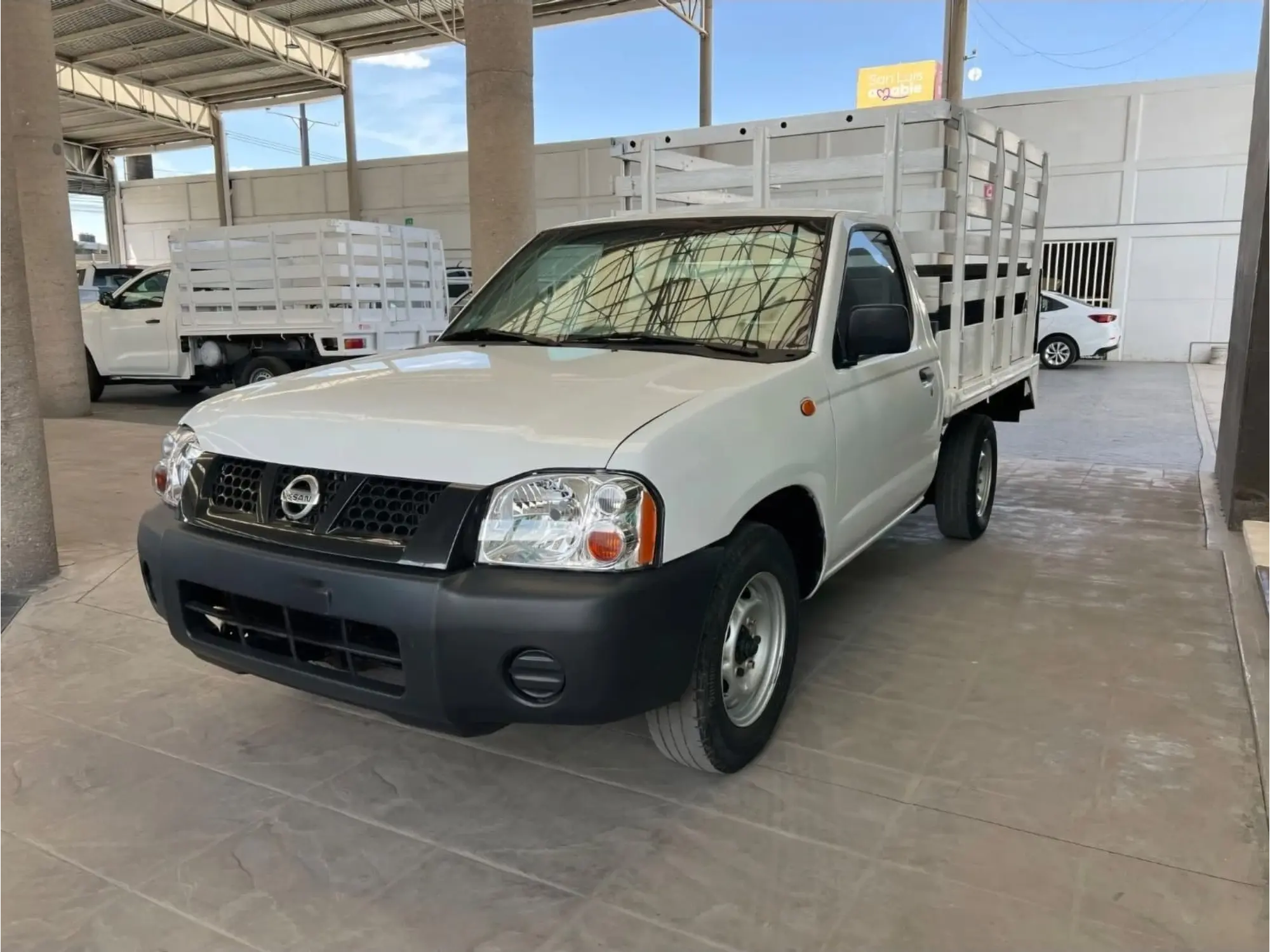 NISSAN NP300 2.4 ESTACAS DH MT 2015 3