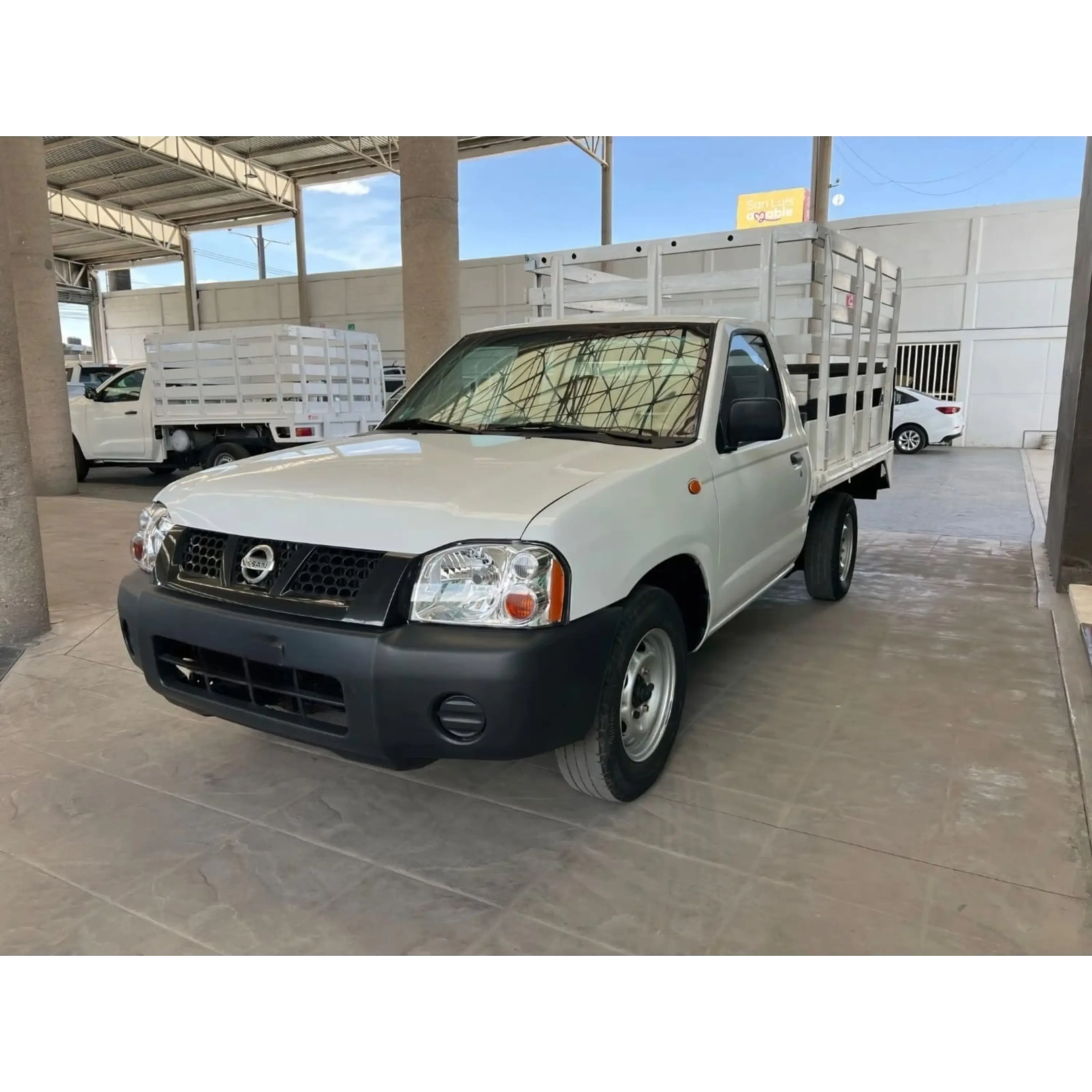 NISSAN NP300 2.4 ESTACAS DH MT 2015 3