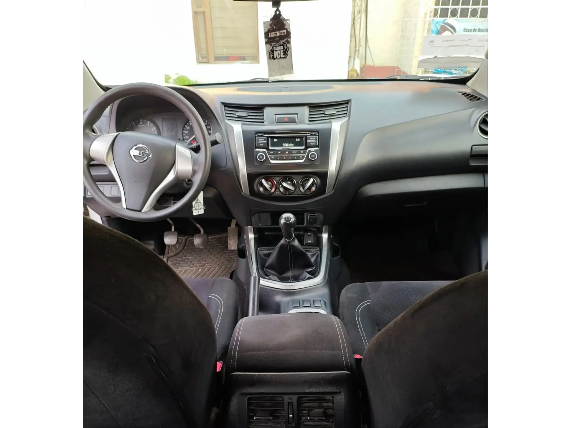 NISSAN NP300 2.4 DOBLE CABINA SE AA PACK SEG MT 2016 5
