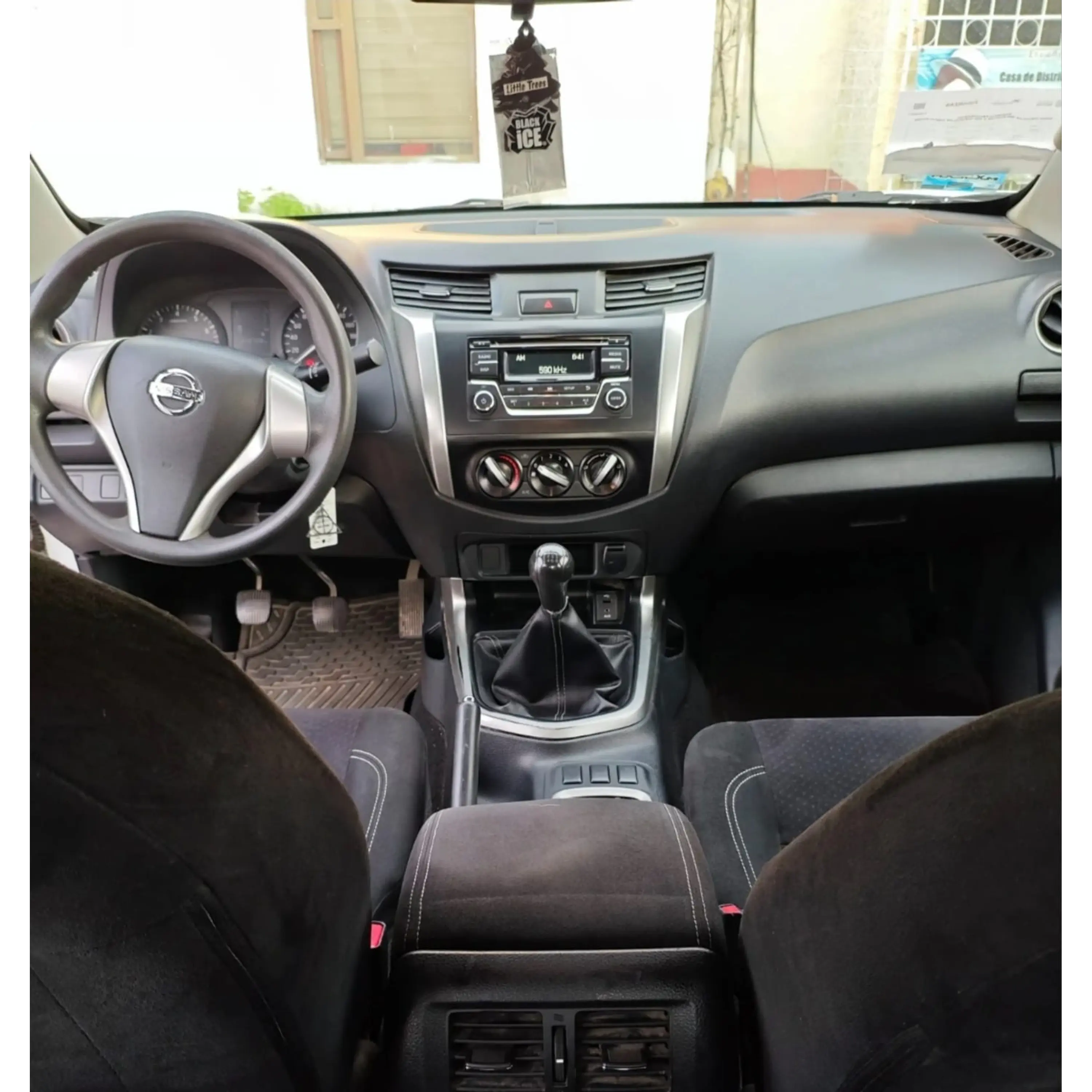 NISSAN NP300 2.4 DOBLE CABINA SE AA PACK SEG MT 2016 5