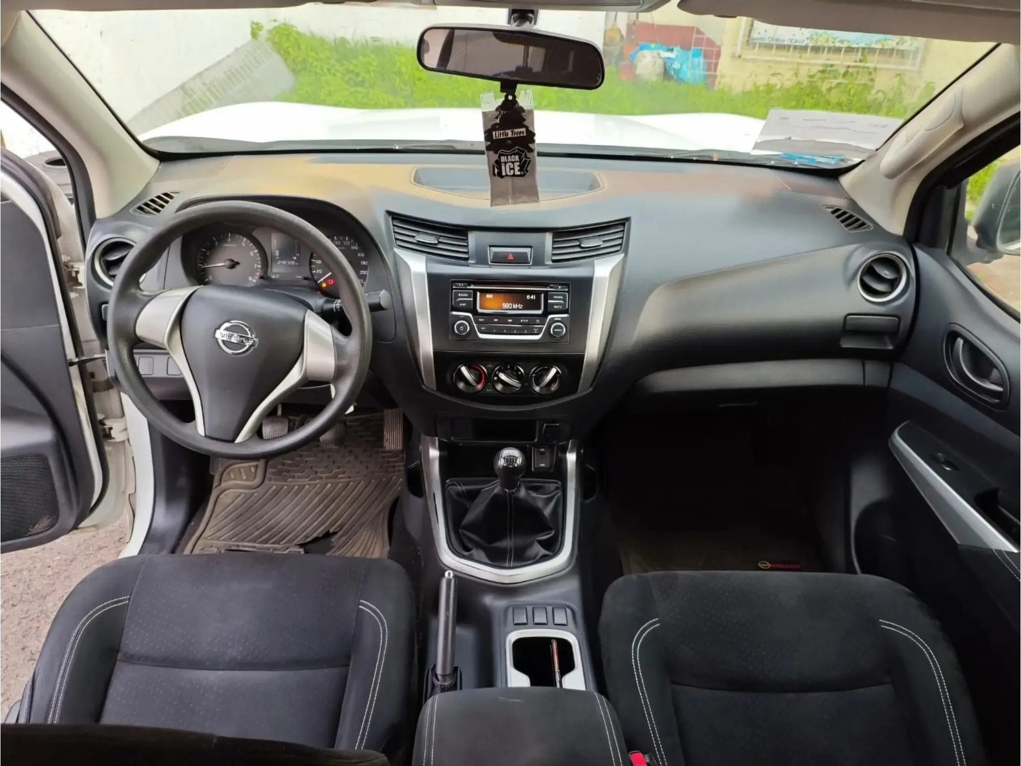 NISSAN NP300 2.4 DOBLE CABINA SE AA PACK SEG MT 2016 6