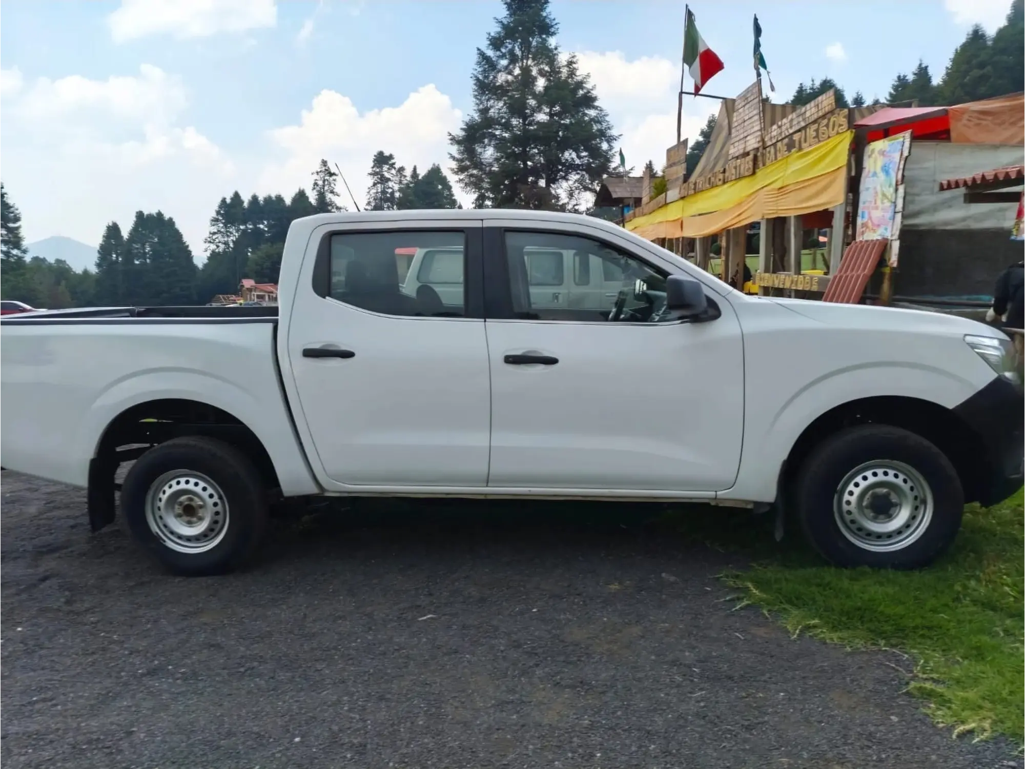 NISSAN NP300 2.4 DOBLE CABINA SE AA PACK SEG MT 2016 3