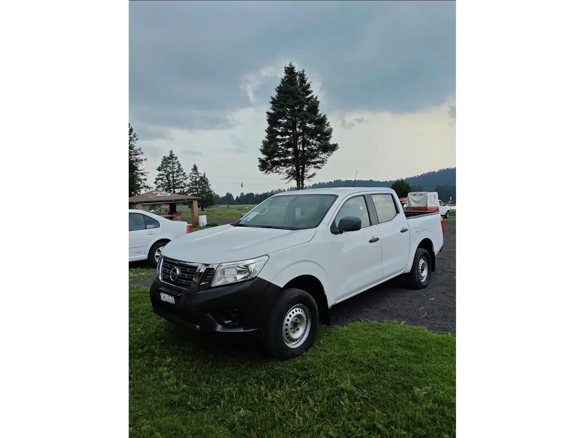 NISSAN NP300 2.4 DOBLE CABINA SE AA PACK SEG MT 2016 1