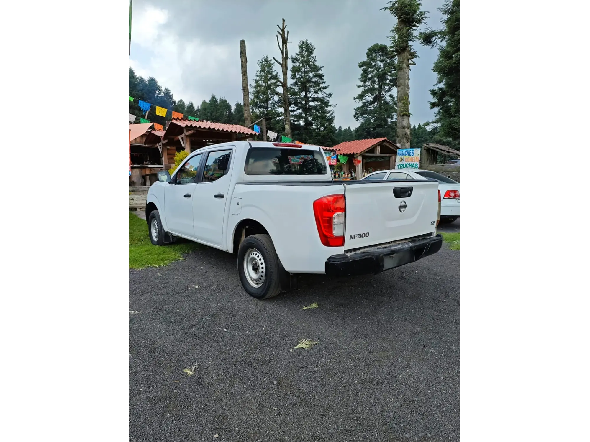 NISSAN NP300 2.4 DOBLE CABINA SE AA PACK SEG MT 2016 4