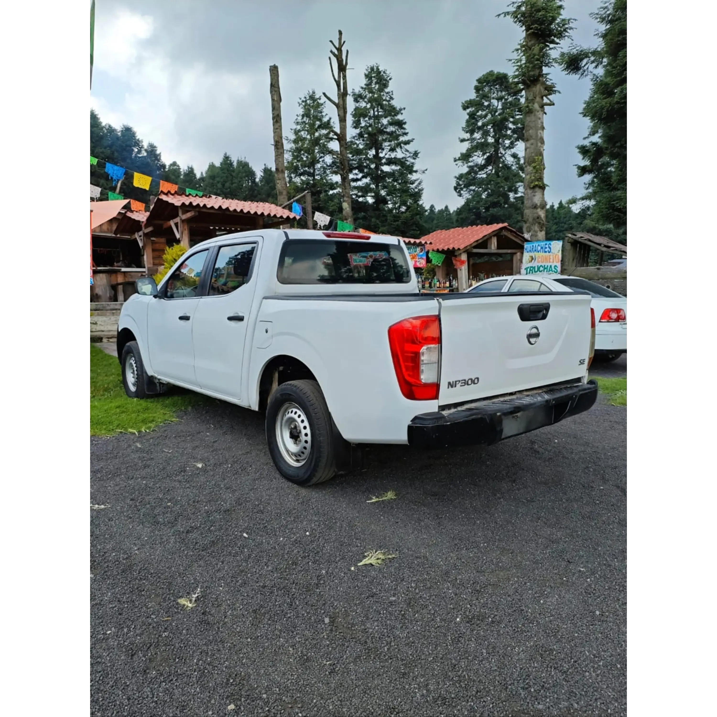 NISSAN NP300 2.4 DOBLE CABINA SE AA PACK SEG MT 2016 4