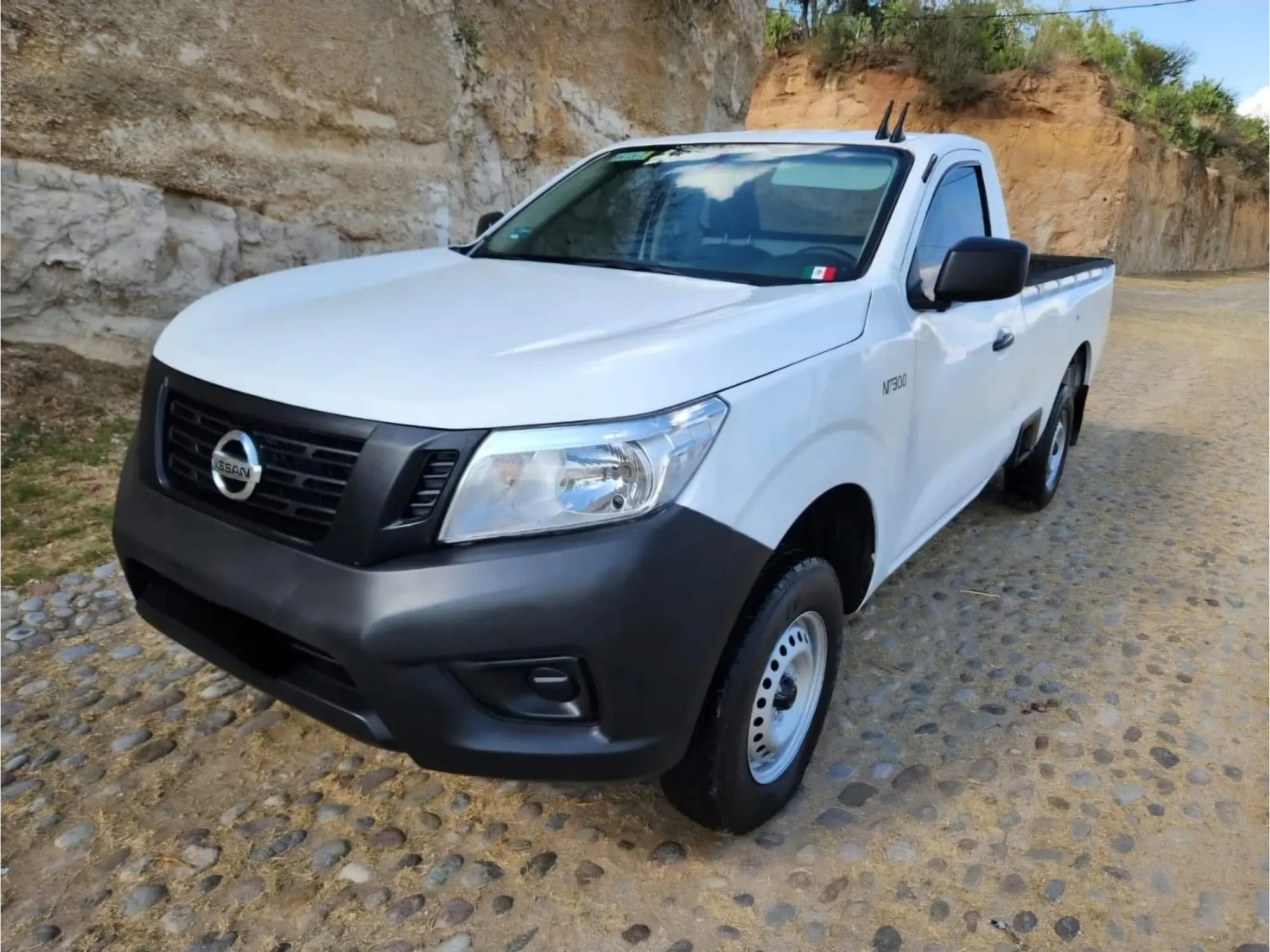 NISSAN NP300 2.5 PICK UP DH PACK MT 2017 2