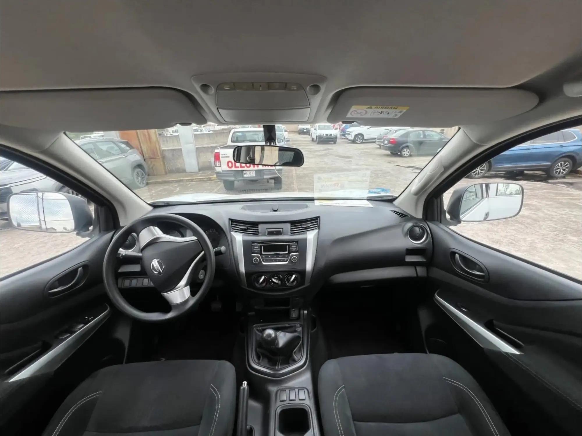 NISSAN NP300 2.4 DOBLE CABINA SE AA PACK MT 2019 7