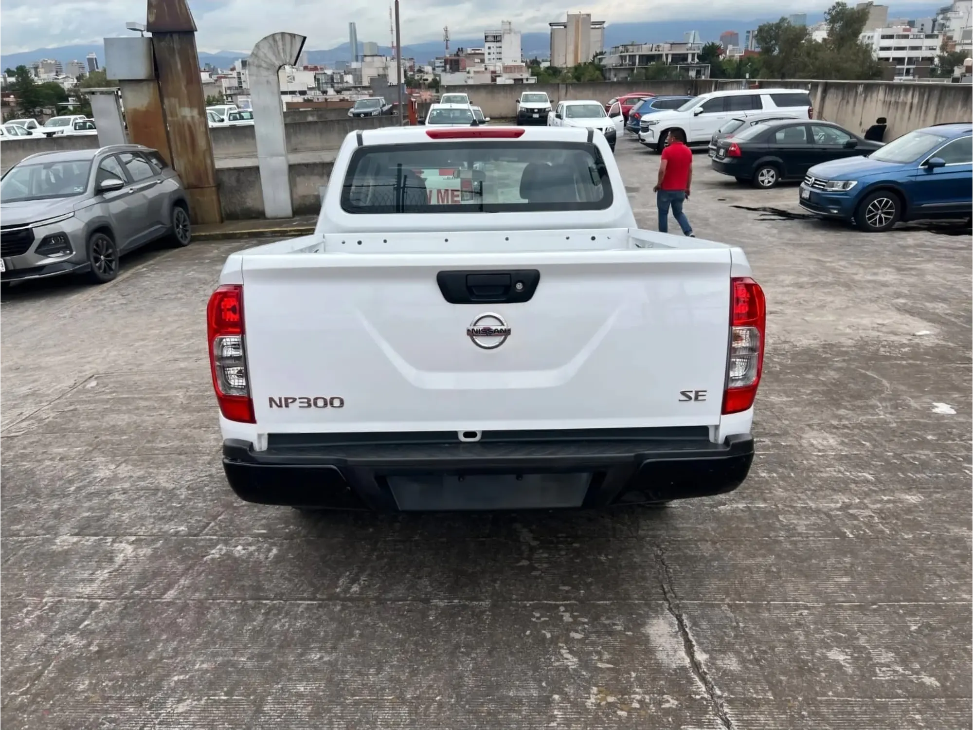 NISSAN NP300 2.4 DOBLE CABINA SE AA PACK MT 2019 5