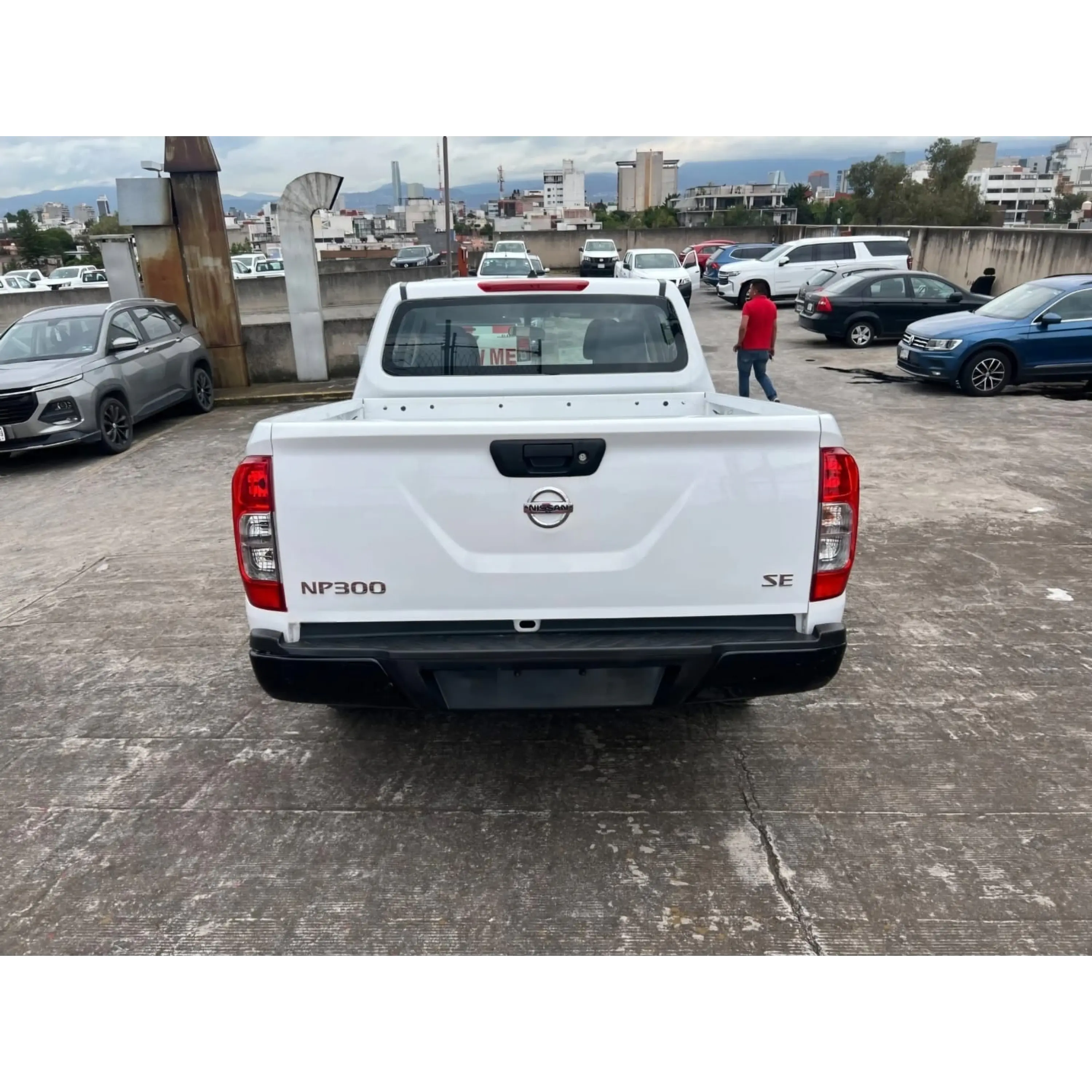 NISSAN NP300 2.4 DOBLE CABINA SE AA PACK MT 2019 5