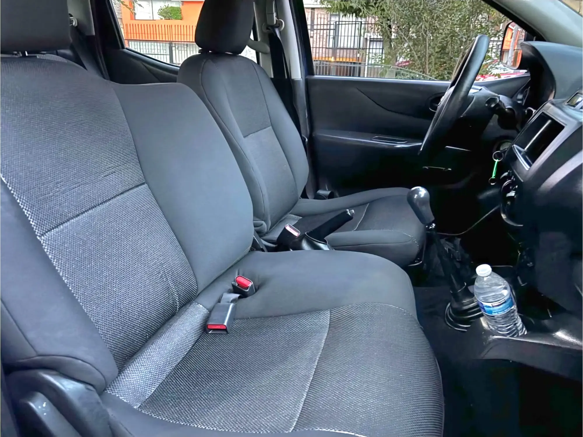 NISSAN NP300 2.5 DOBLE CABINA SE AA PACK SEG MT 2018 9