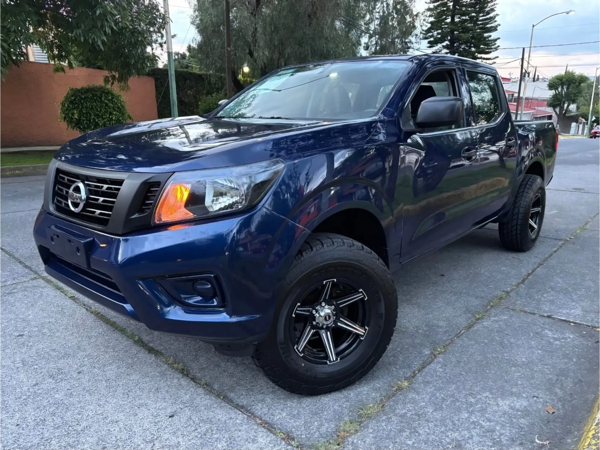 NISSAN NP300 2.5 DOBLE CABINA SE AA PACK SEG MT 2018 1