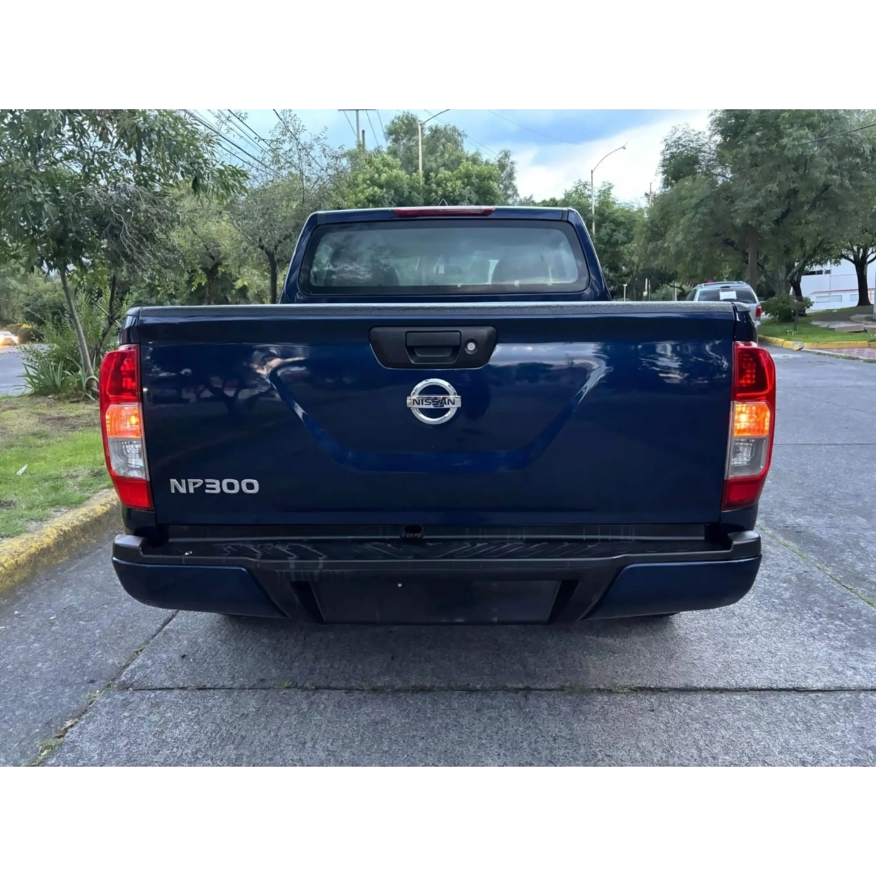 NISSAN NP300 2.5 DOBLE CABINA SE AA PACK SEG MT 2018 5