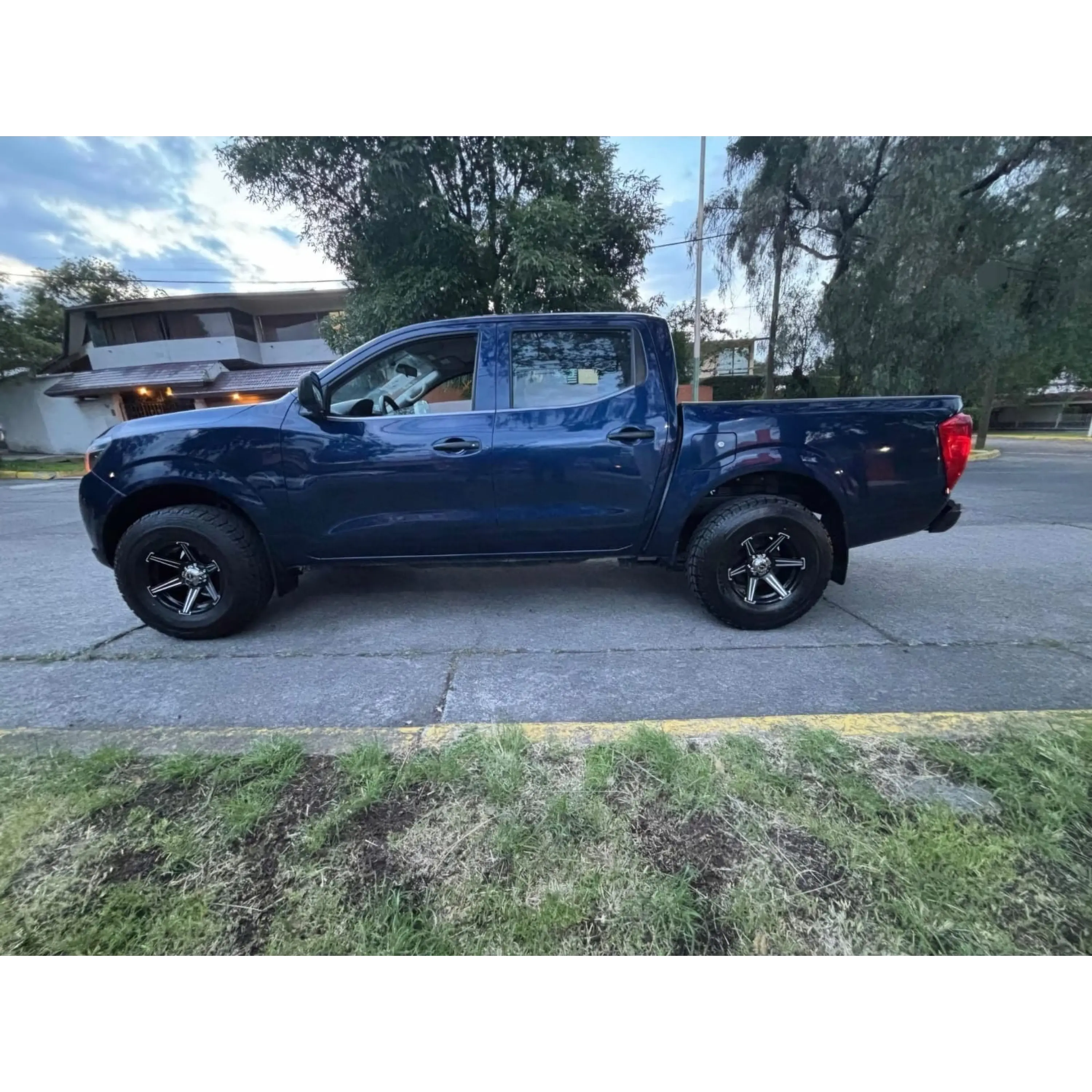 NISSAN NP300 2.5 DOBLE CABINA SE AA PACK SEG MT 2018 7