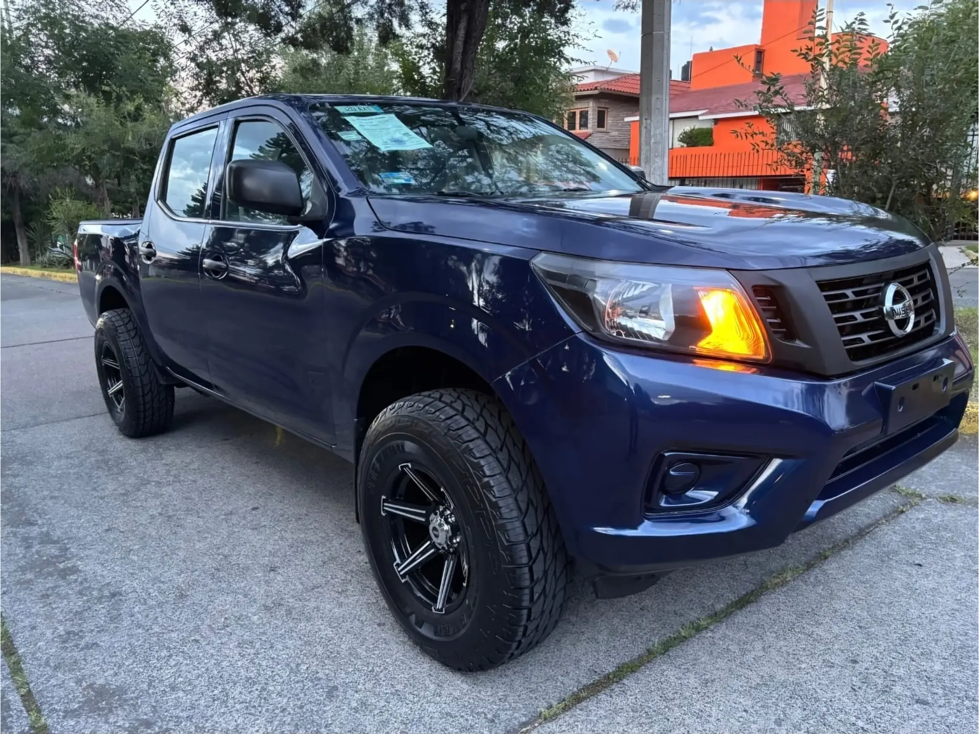 NISSAN NP300 2.5 DOBLE CABINA SE AA PACK SEG MT 2018 3