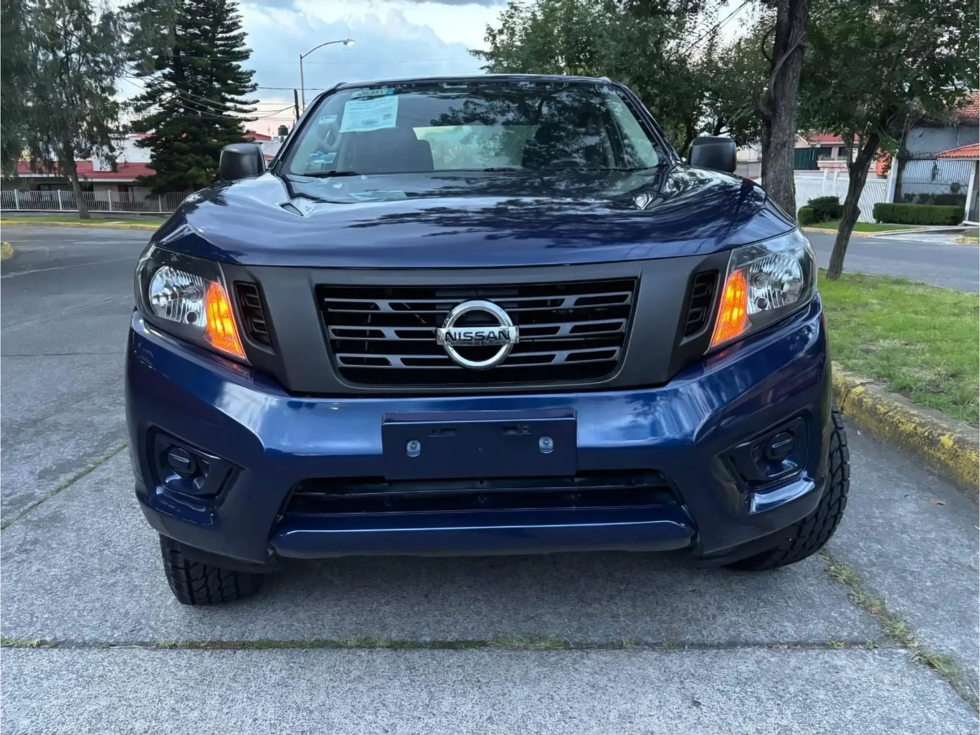 NISSAN NP300 2.5 DOBLE CABINA SE AA PACK SEG MT 2018 2