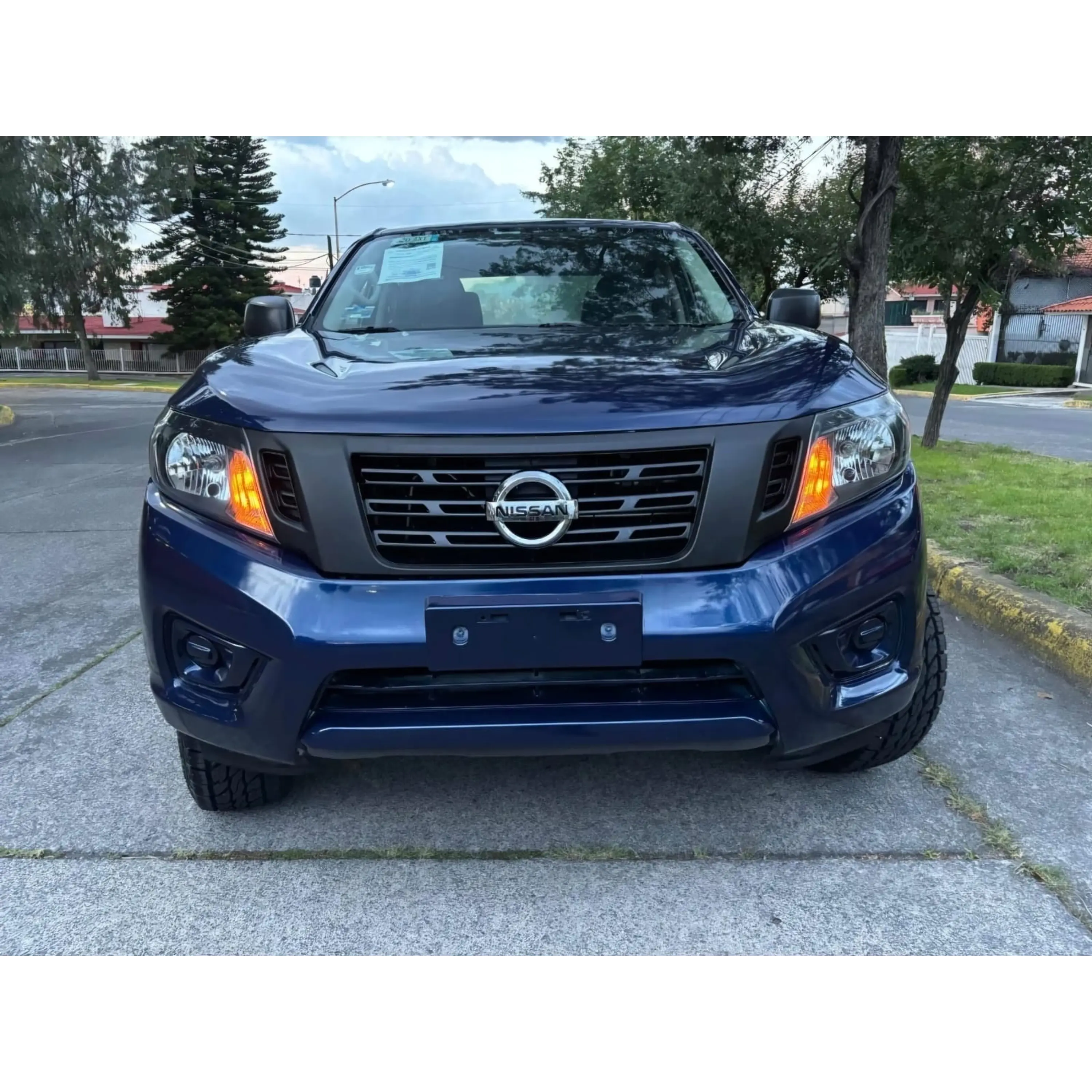 NISSAN NP300 2.5 DOBLE CABINA SE AA PACK SEG MT 2018 2