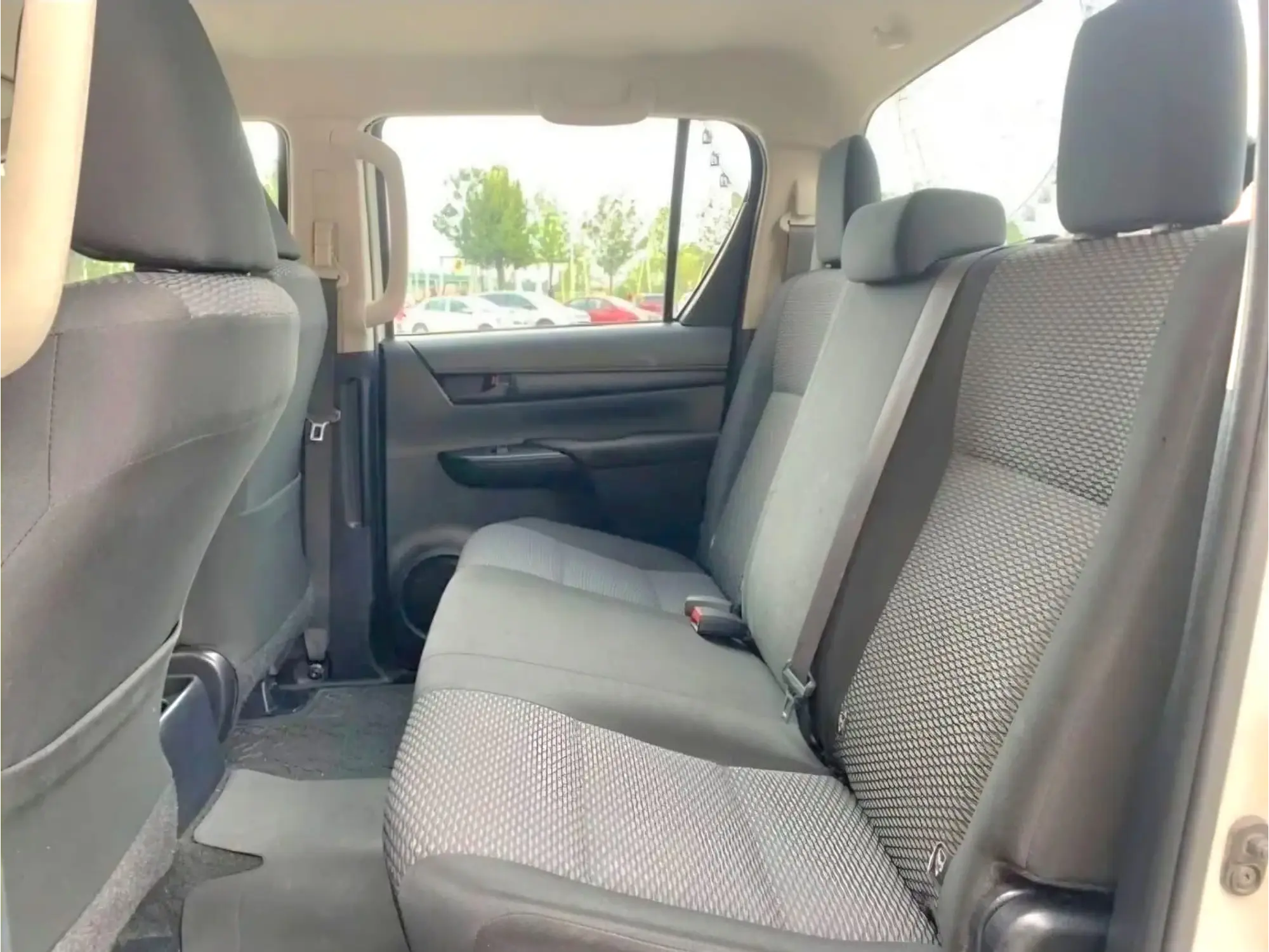 TOYOTA HILUX 2.7 CABINA DOBLE SR MT 2019 11