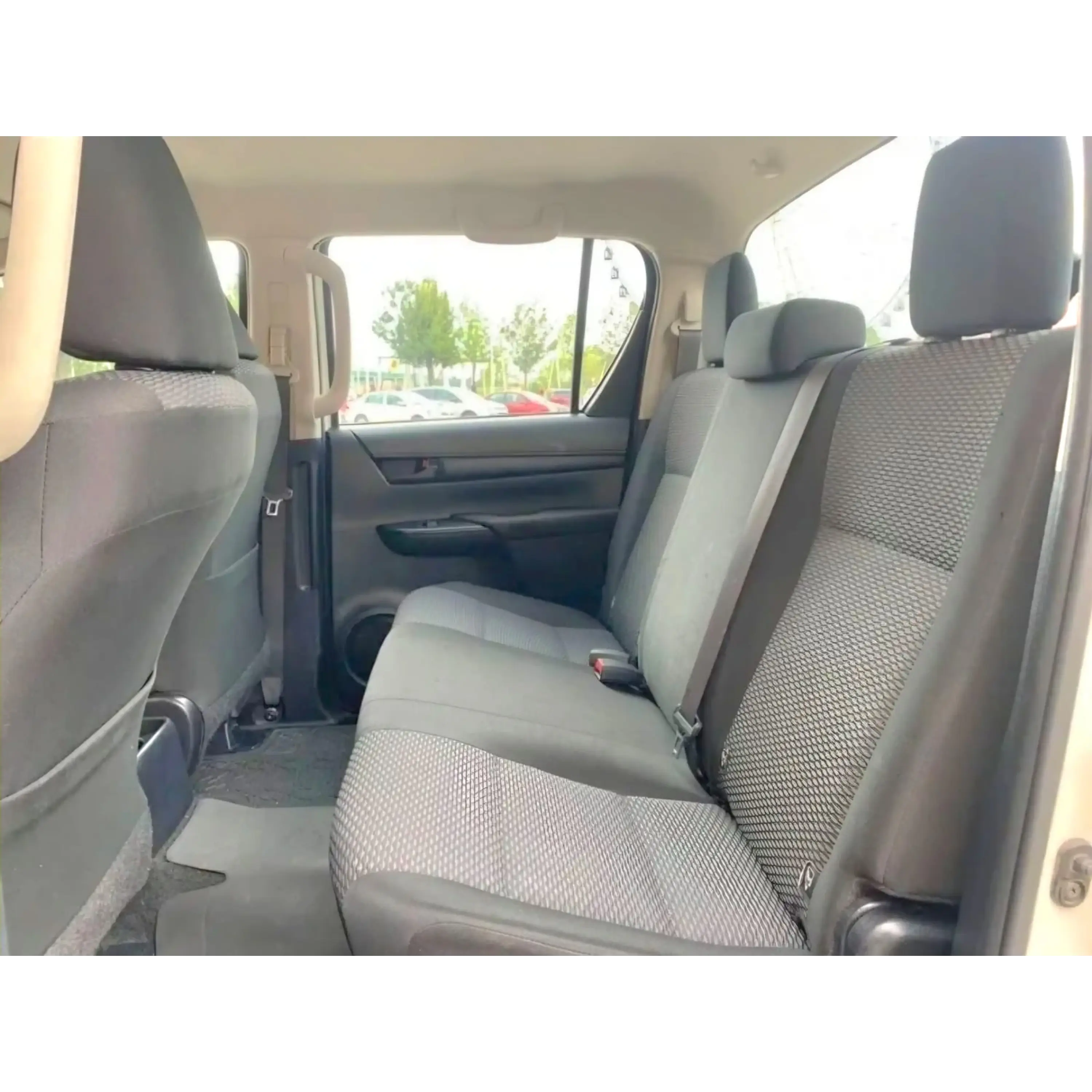 TOYOTA HILUX 2.7 CABINA DOBLE SR MT 2019 11
