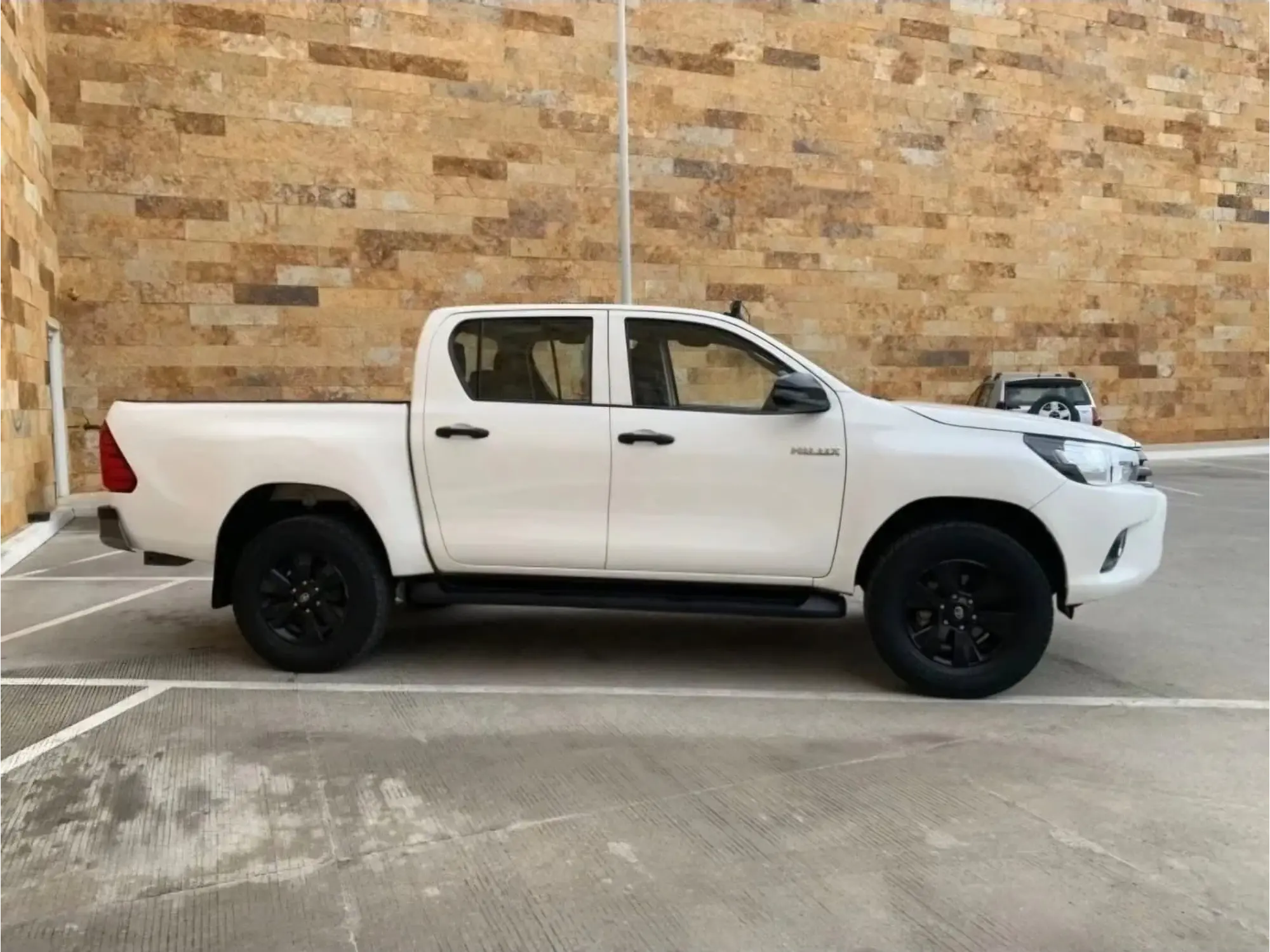 TOYOTA HILUX 2.7 CABINA DOBLE SR MT 2019 8