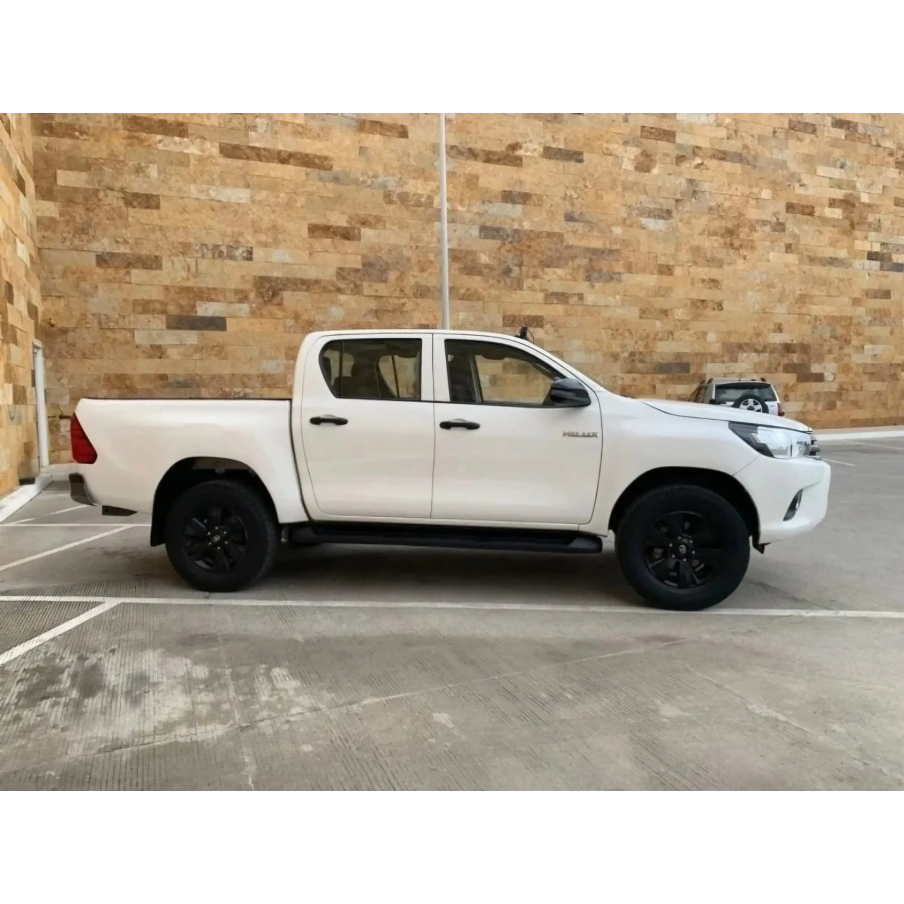 TOYOTA HILUX 2.7 CABINA DOBLE SR MT 2019 8