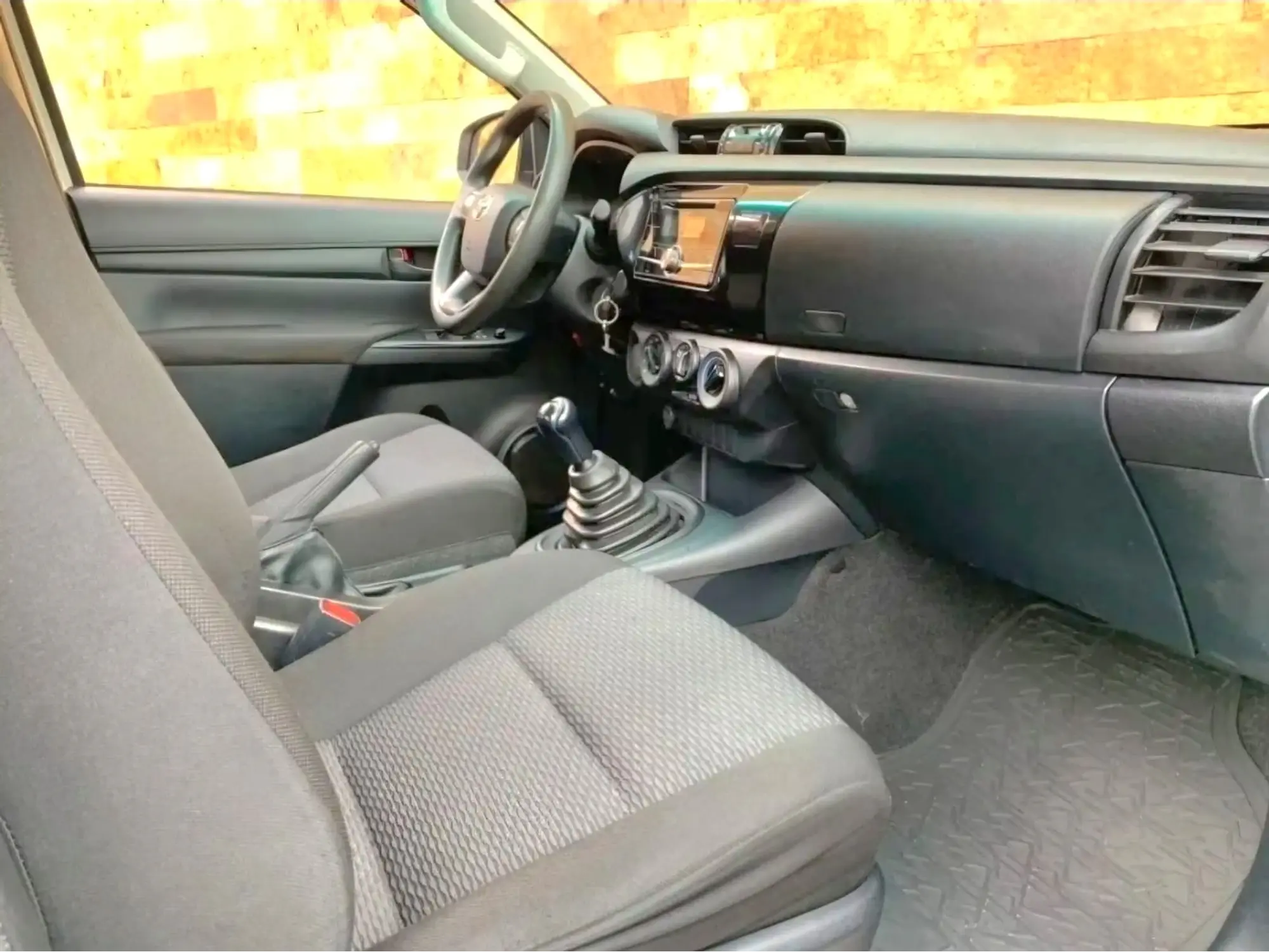 TOYOTA HILUX 2.7 CABINA DOBLE SR MT 2019 9