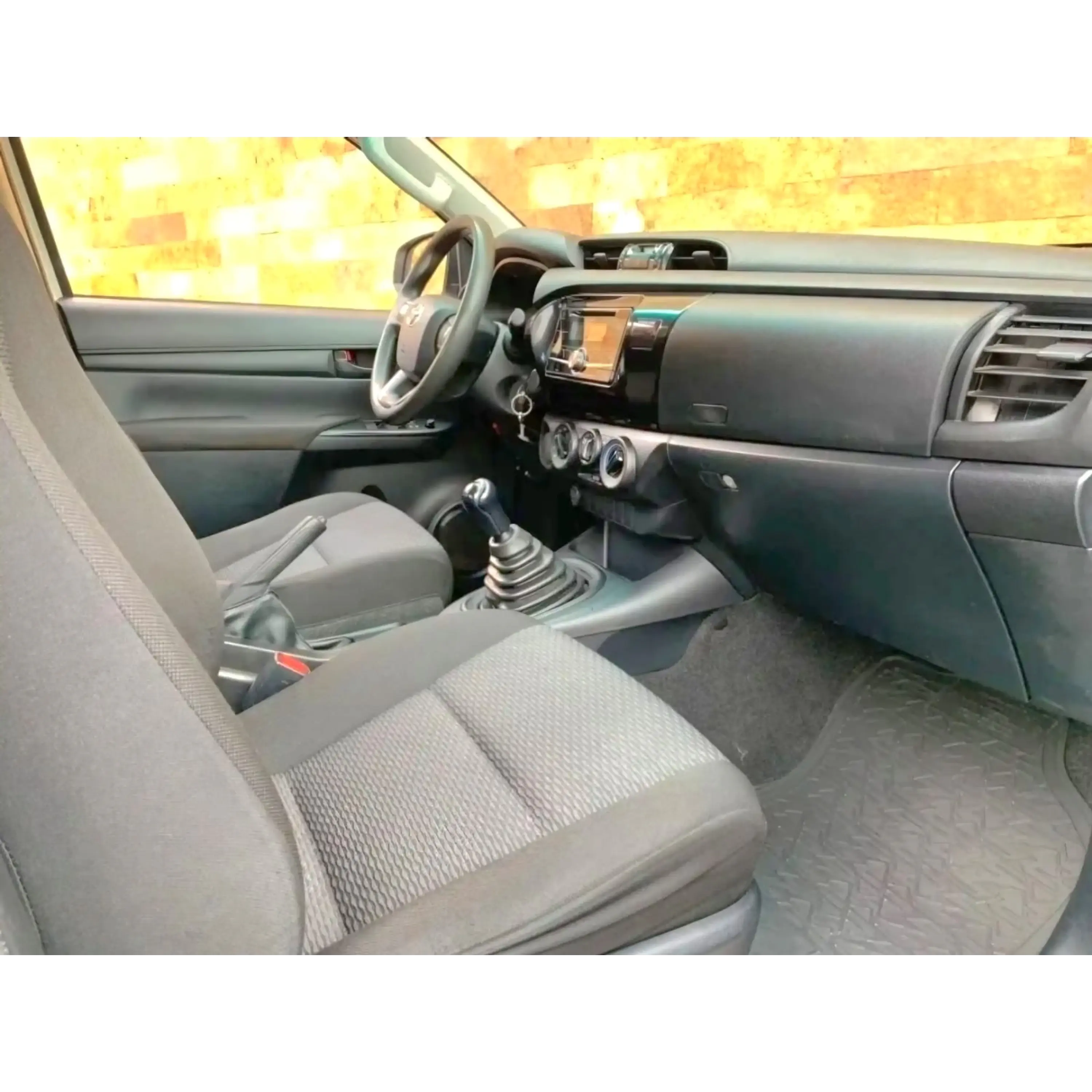 TOYOTA HILUX 2.7 CABINA DOBLE SR MT 2019 9