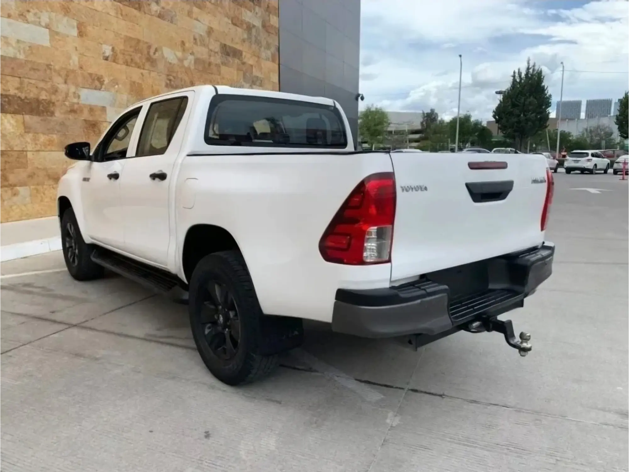 TOYOTA HILUX 2.7 CABINA DOBLE SR MT 2019 4