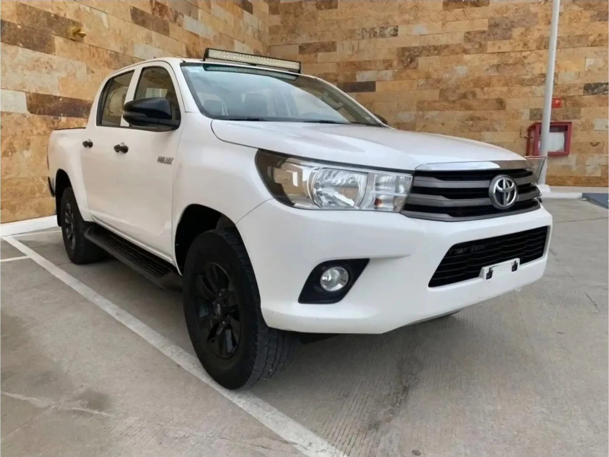 TOYOTA HILUX 2.7 CABINA DOBLE SR MT 2019 1
