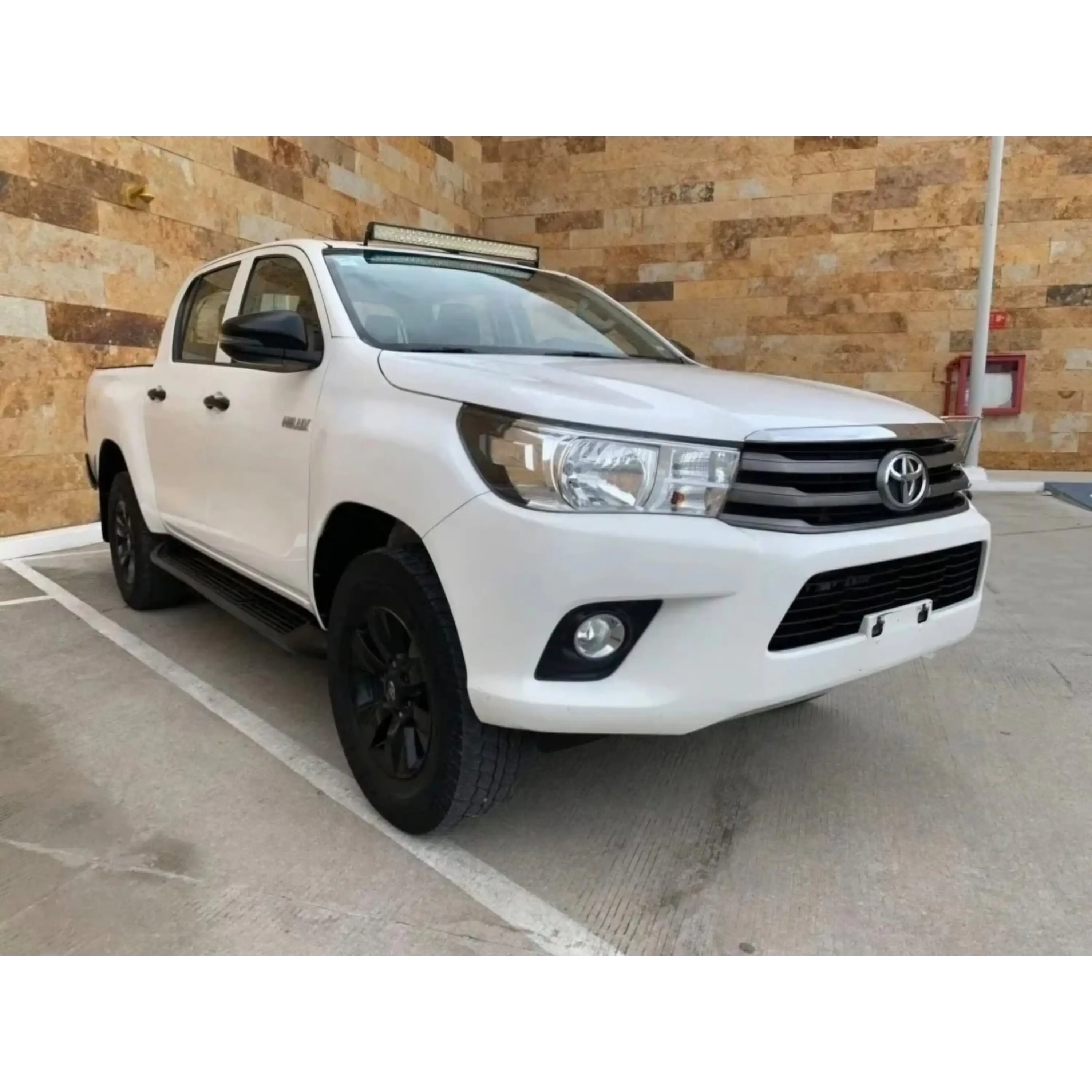 TOYOTA HILUX 2.7 CABINA DOBLE SR MT 2019 1