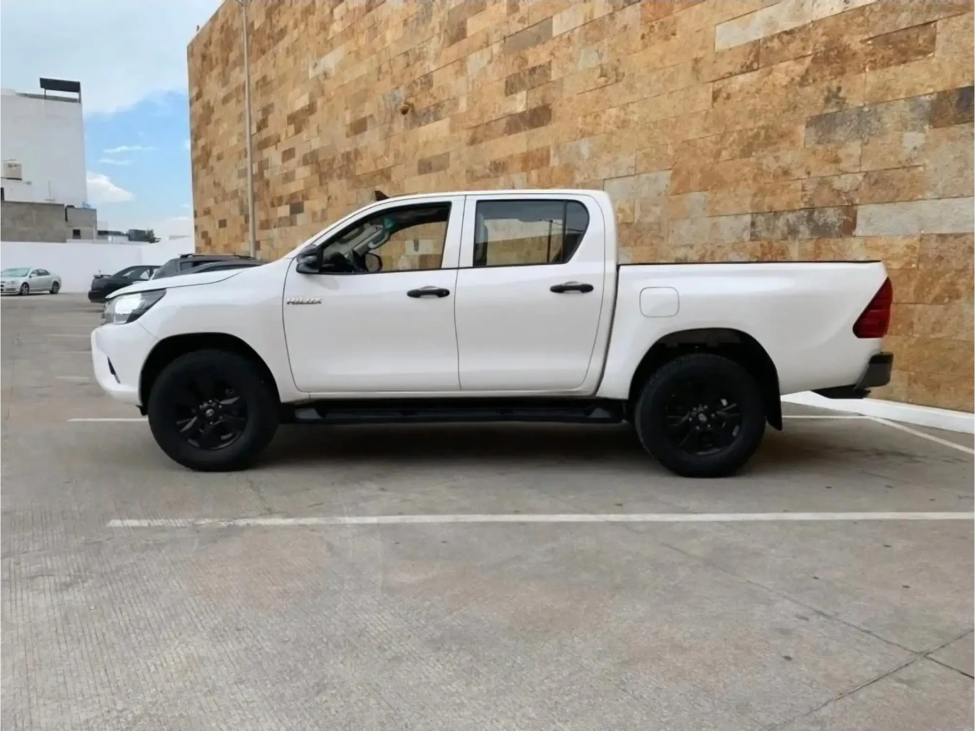 TOYOTA HILUX 2.7 CABINA DOBLE SR MT 2019 3