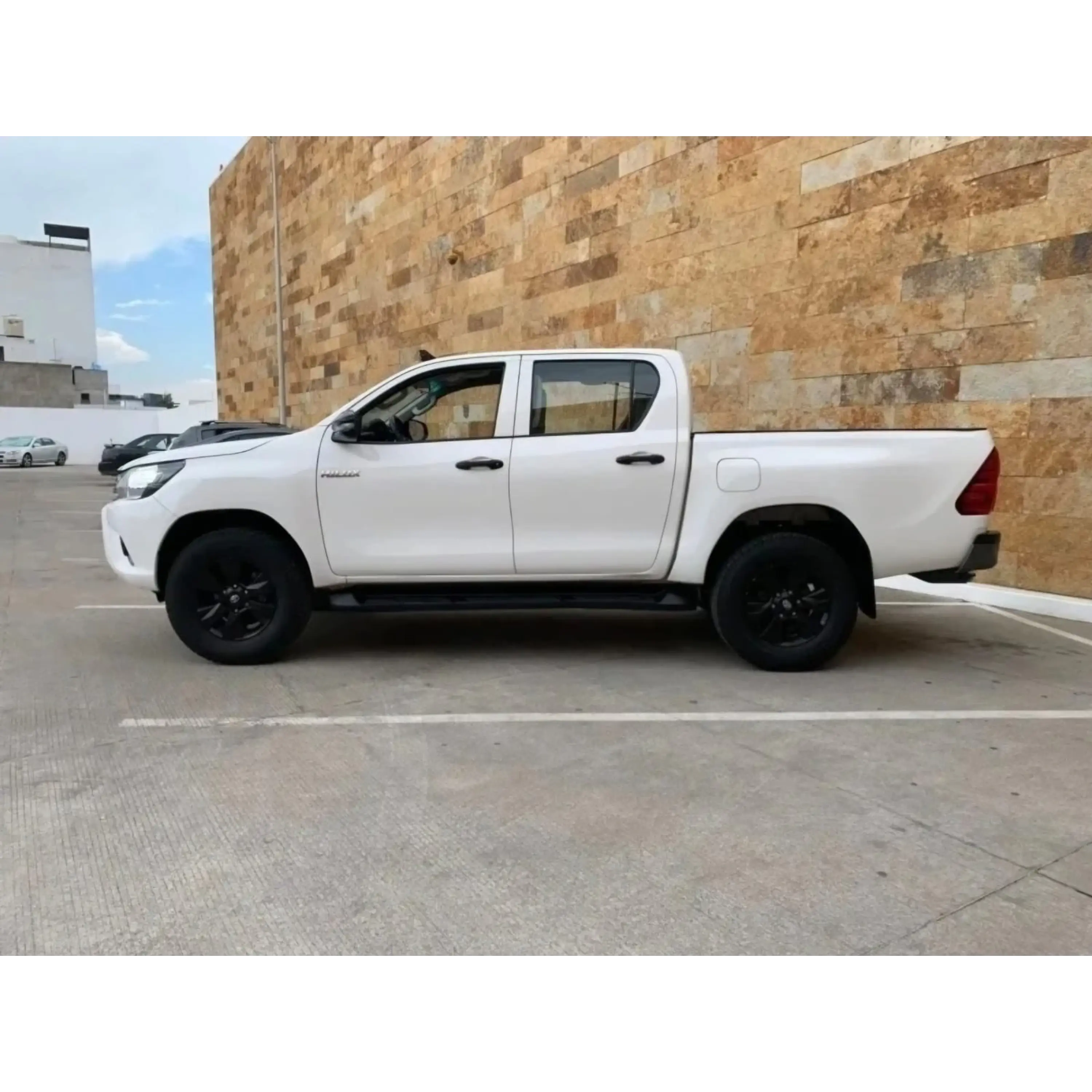 TOYOTA HILUX 2.7 CABINA DOBLE SR MT 2019 3