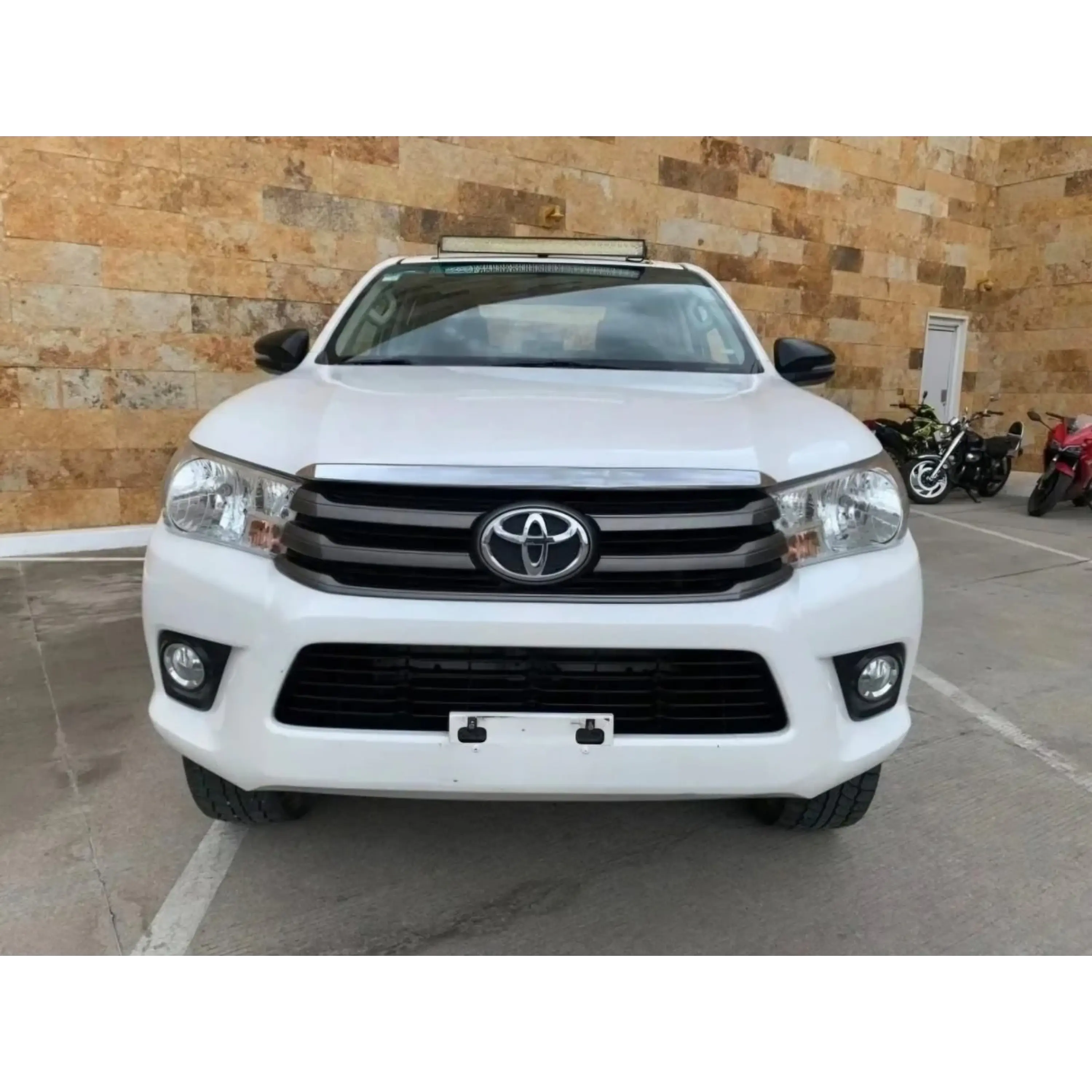 TOYOTA HILUX 2.7 CABINA DOBLE SR MT 2019 2