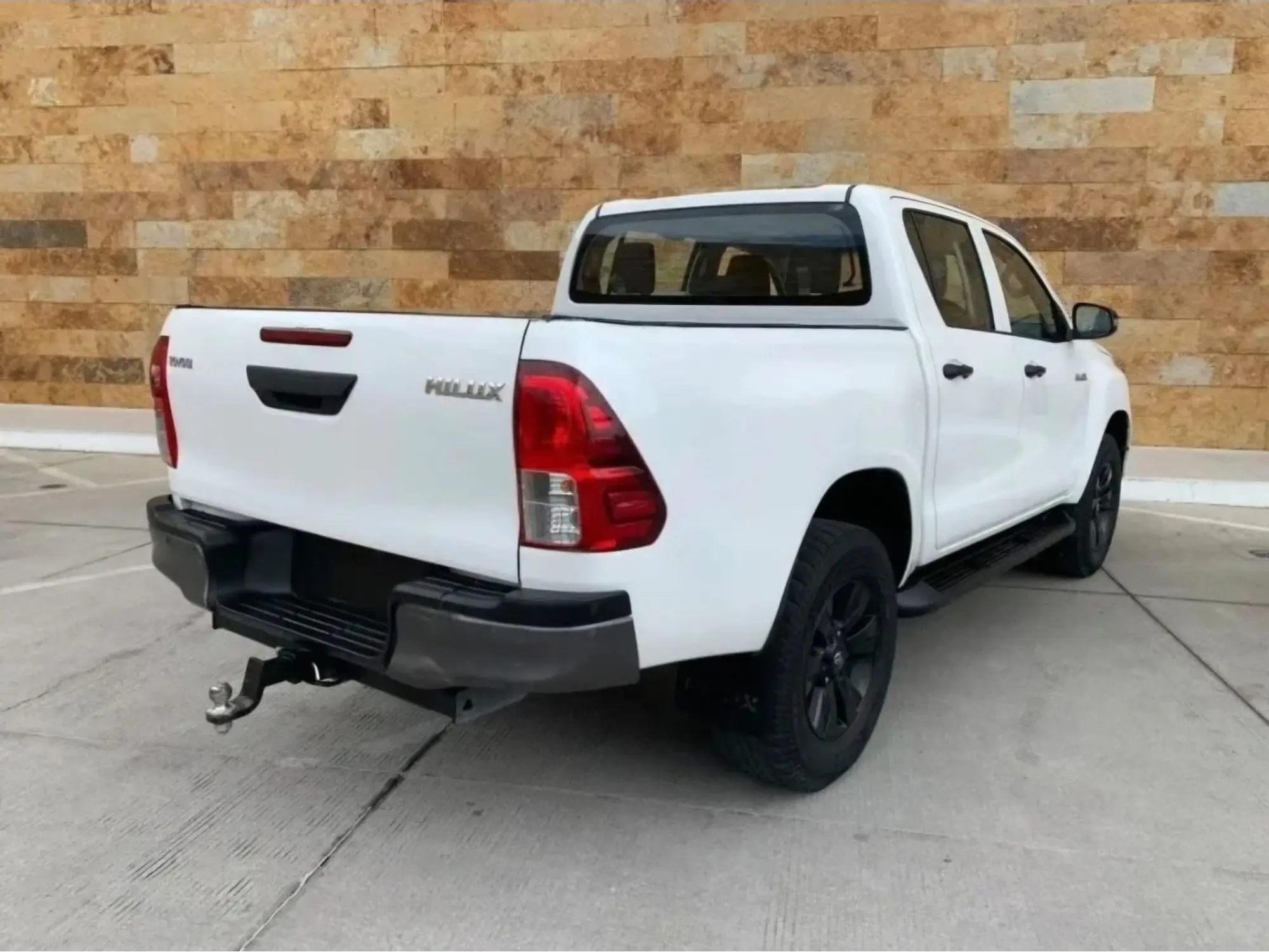 TOYOTA HILUX 2.7 CABINA DOBLE SR MT 2019 7