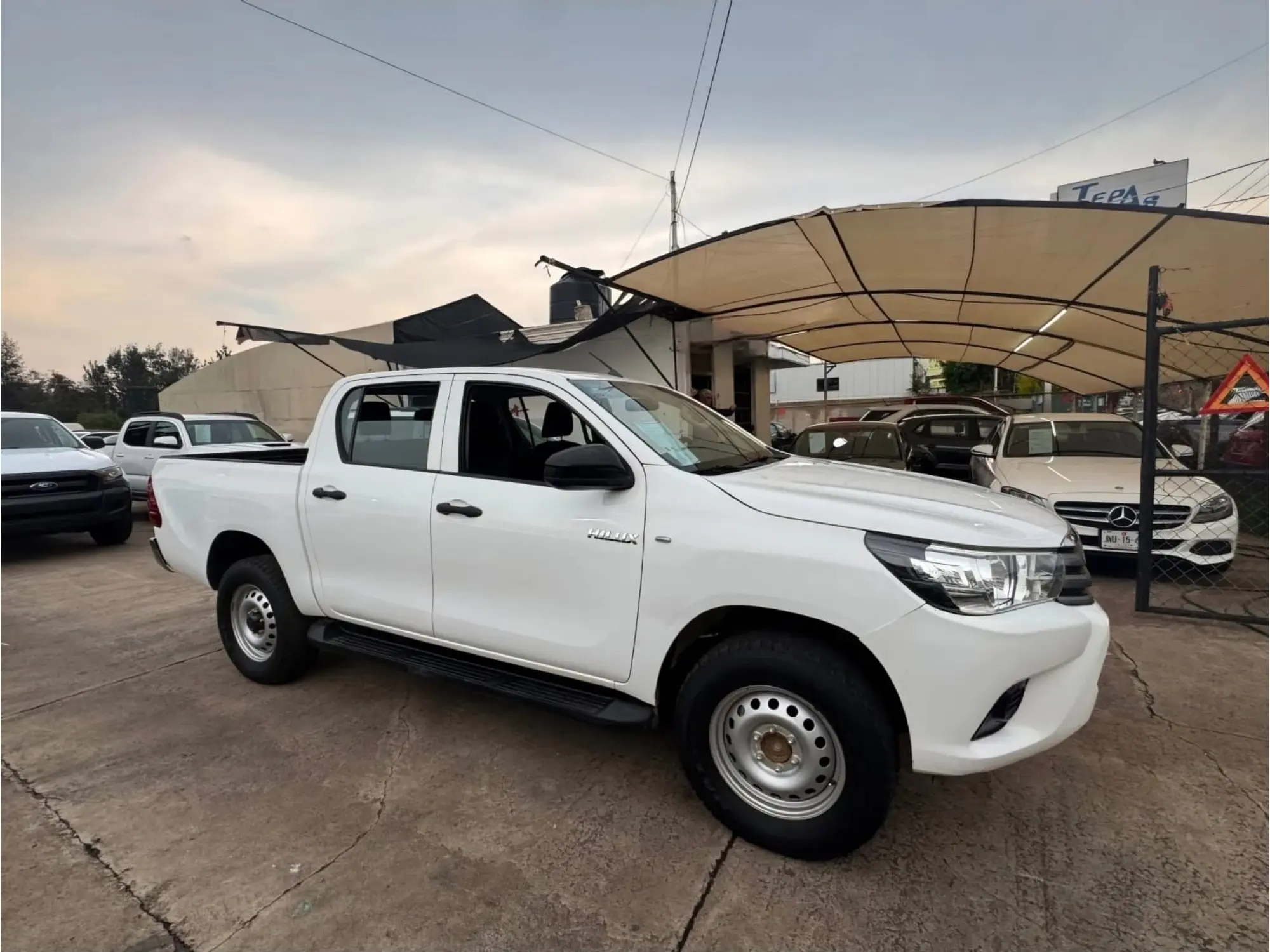 TOYOTA HILUX 2.7 CABINA DOBLE SR MT 2019 8