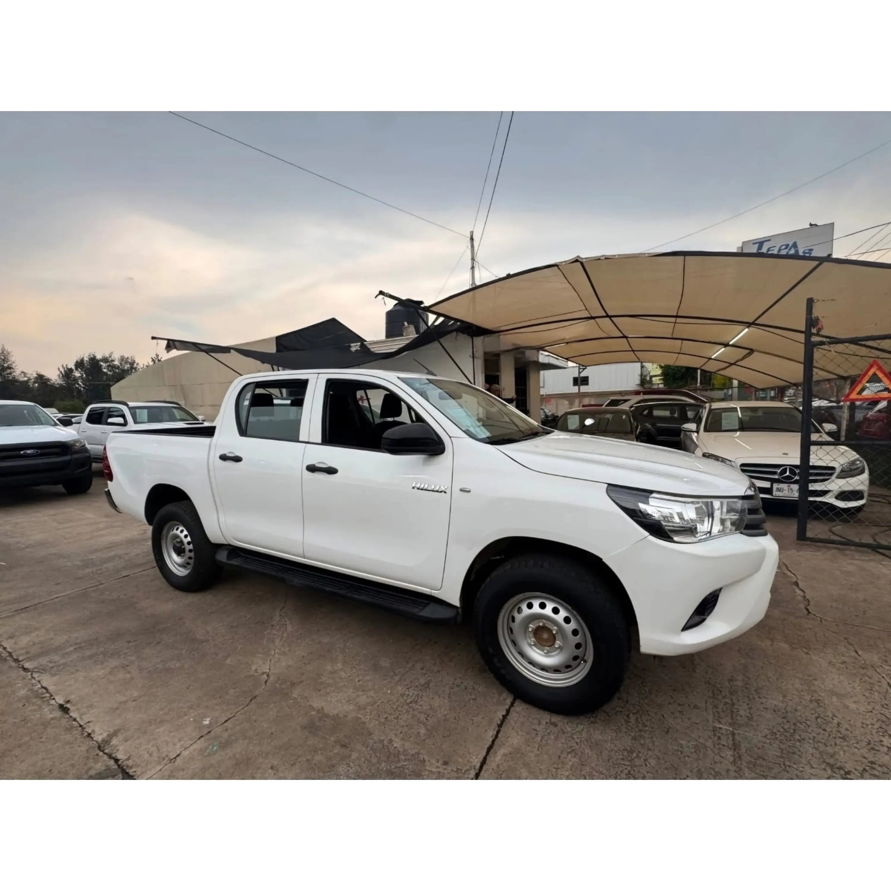TOYOTA HILUX 2.7 CABINA DOBLE SR MT 2019 8