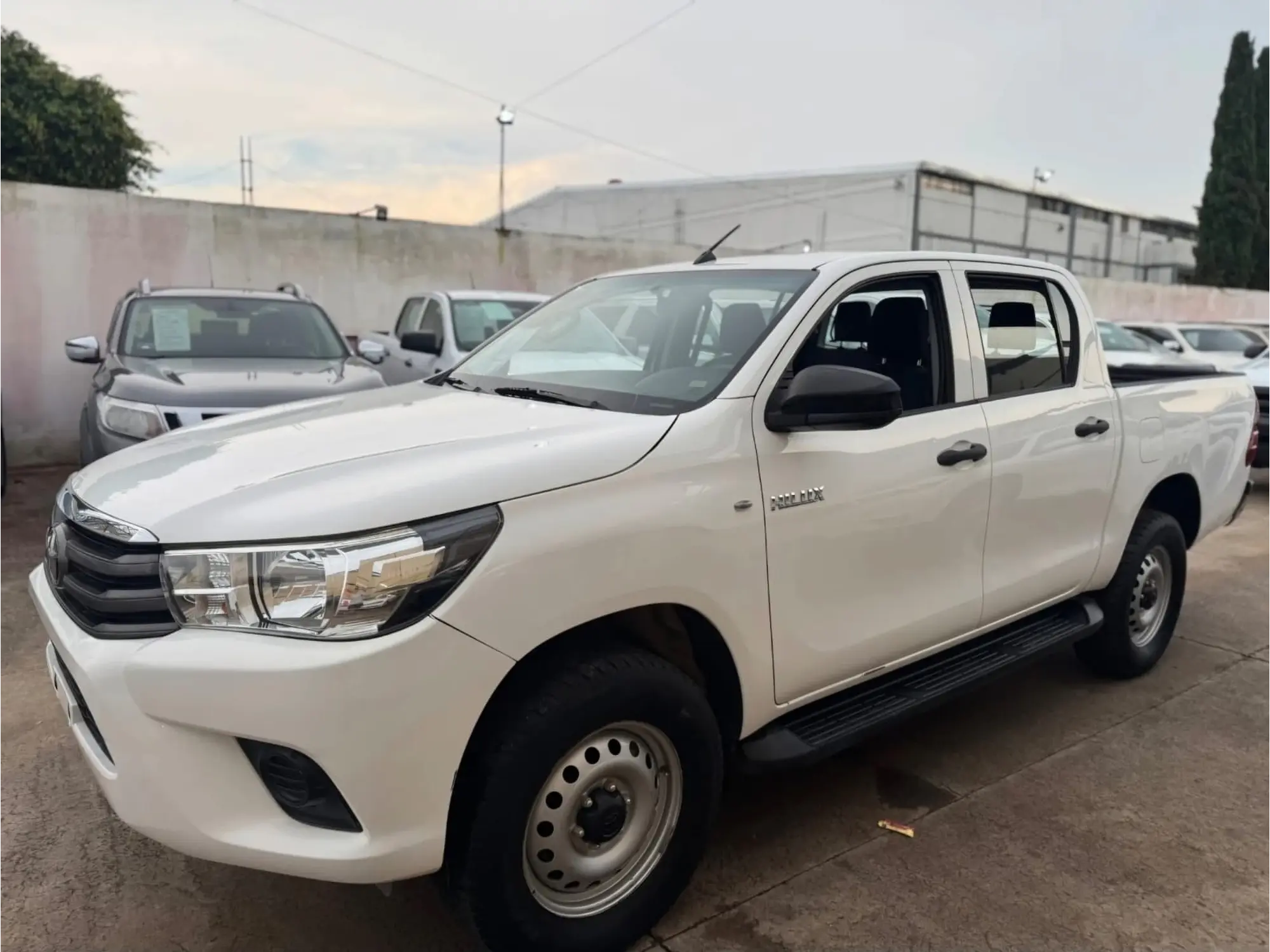 TOYOTA HILUX 2.7 CABINA DOBLE SR MT 2019 3