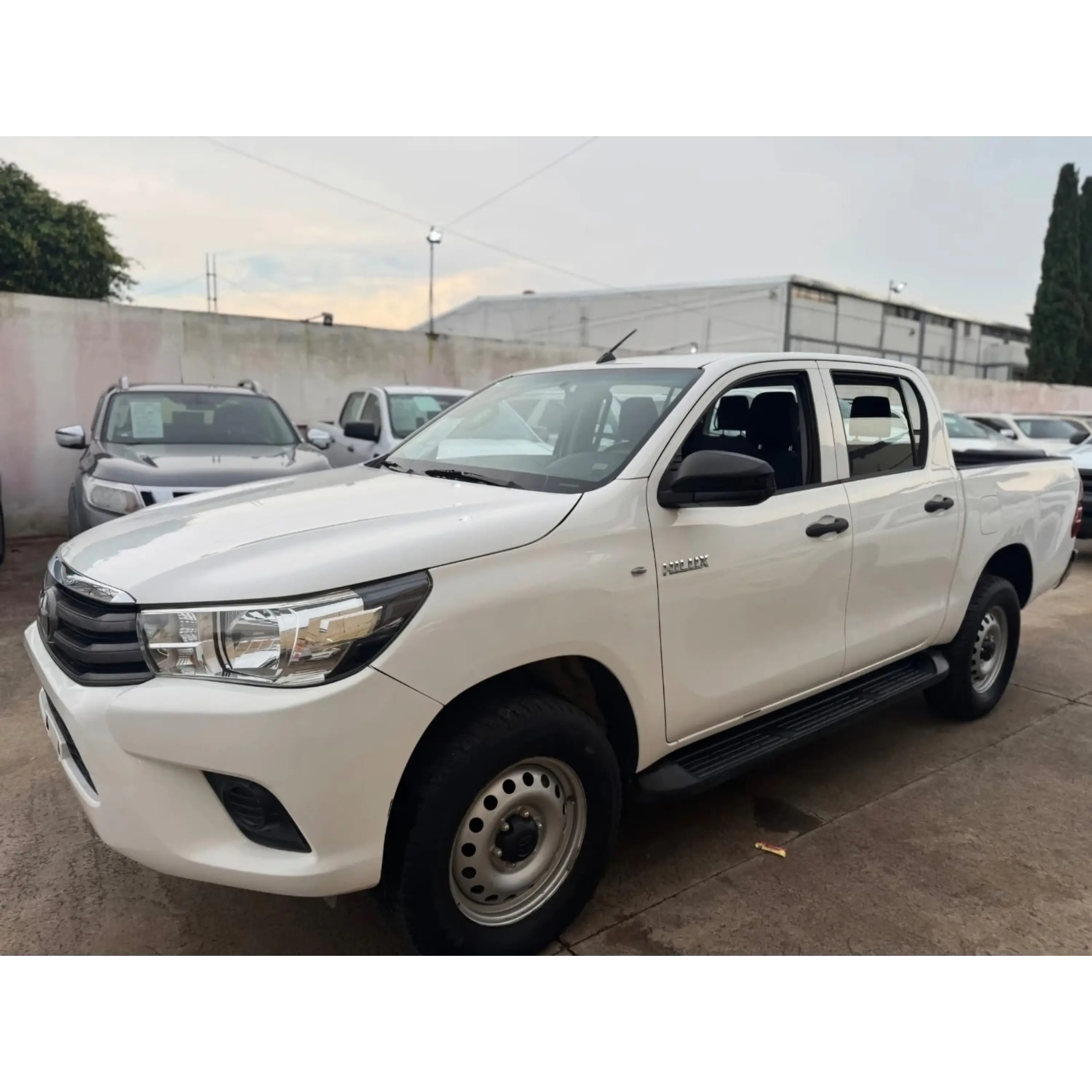 TOYOTA HILUX 2.7 CABINA DOBLE SR MT 2019 3