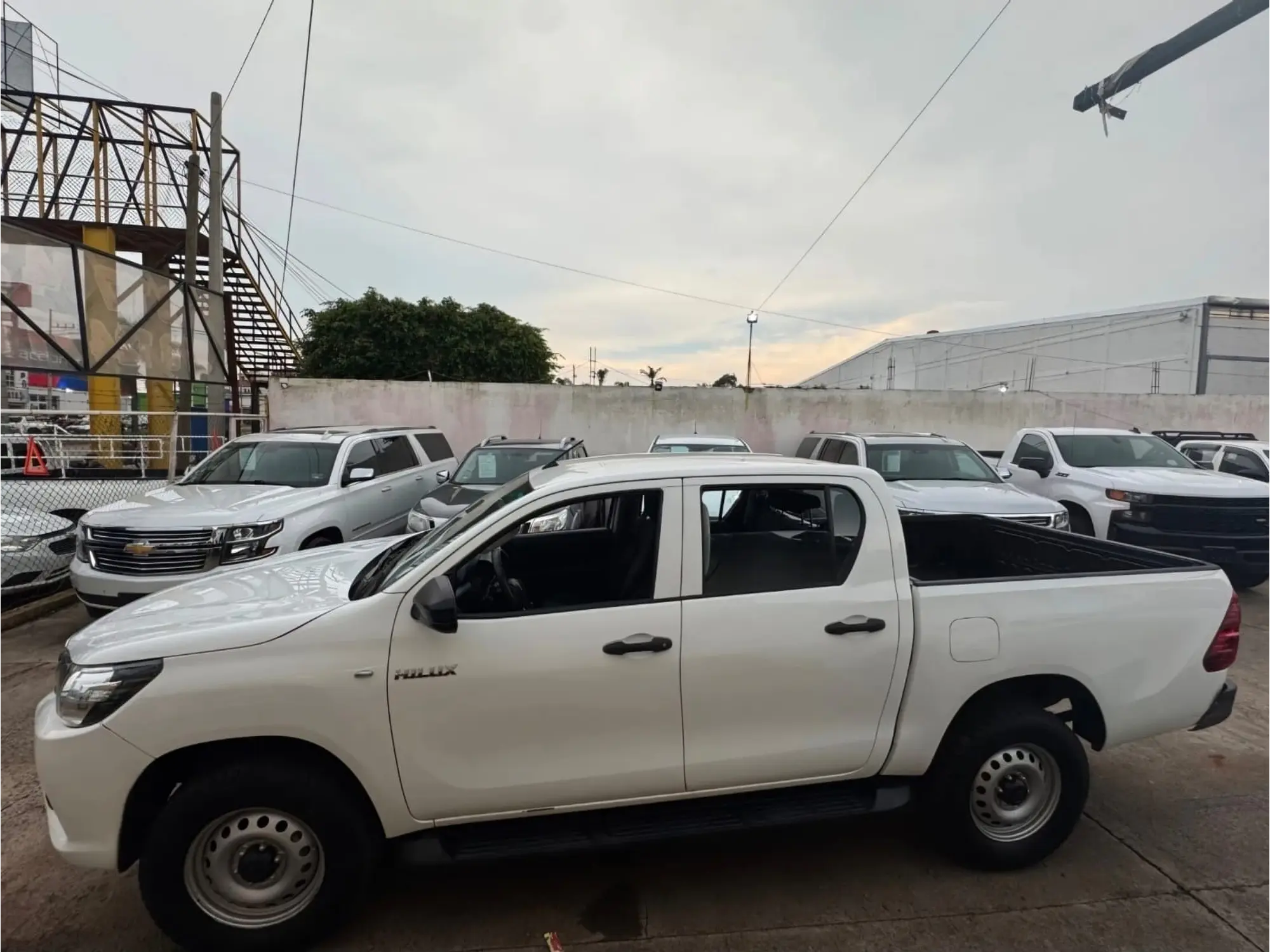 TOYOTA HILUX 2.7 CABINA DOBLE SR MT 2019 4