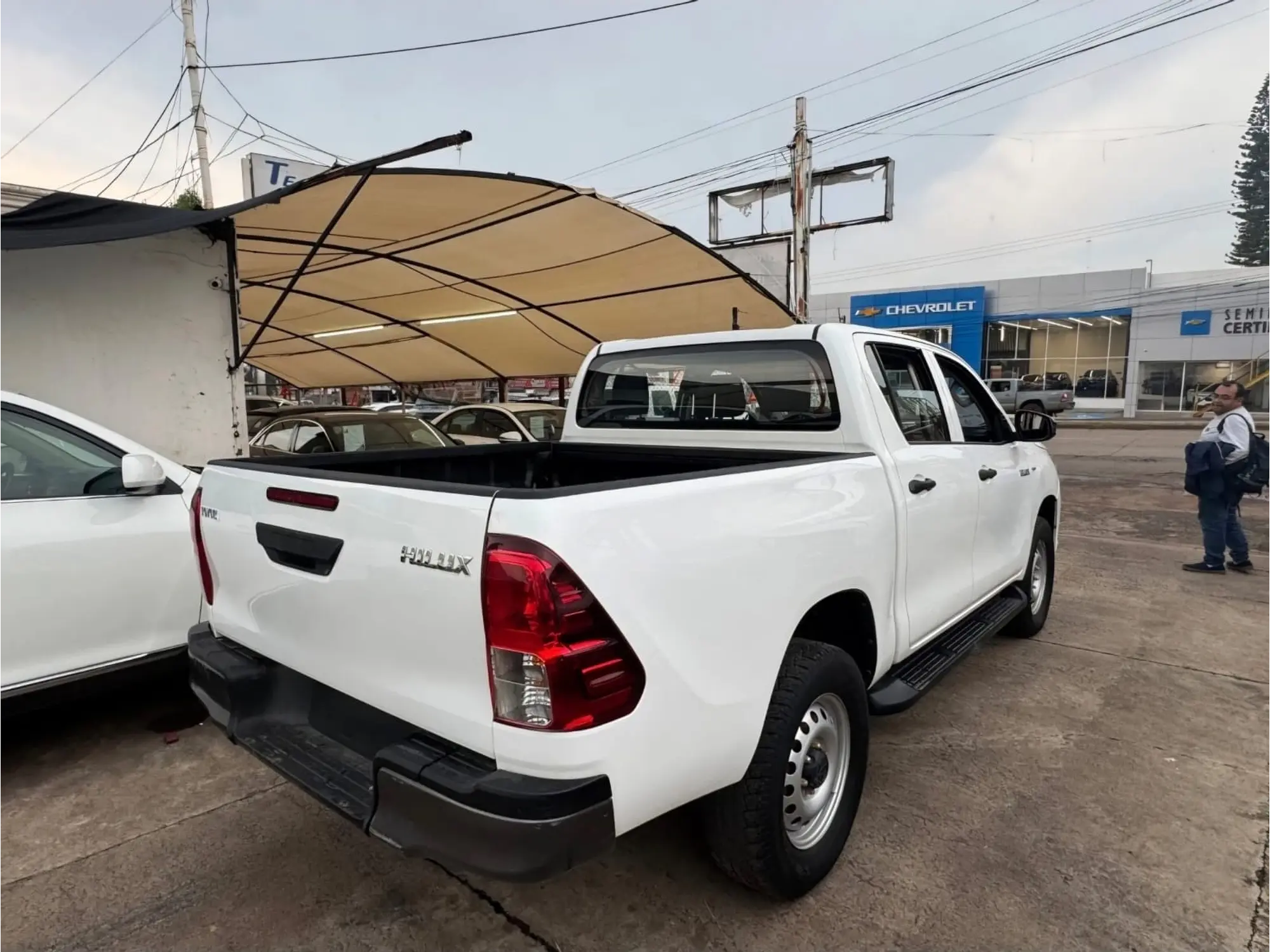 TOYOTA HILUX 2.7 CABINA DOBLE SR MT 2019 7
