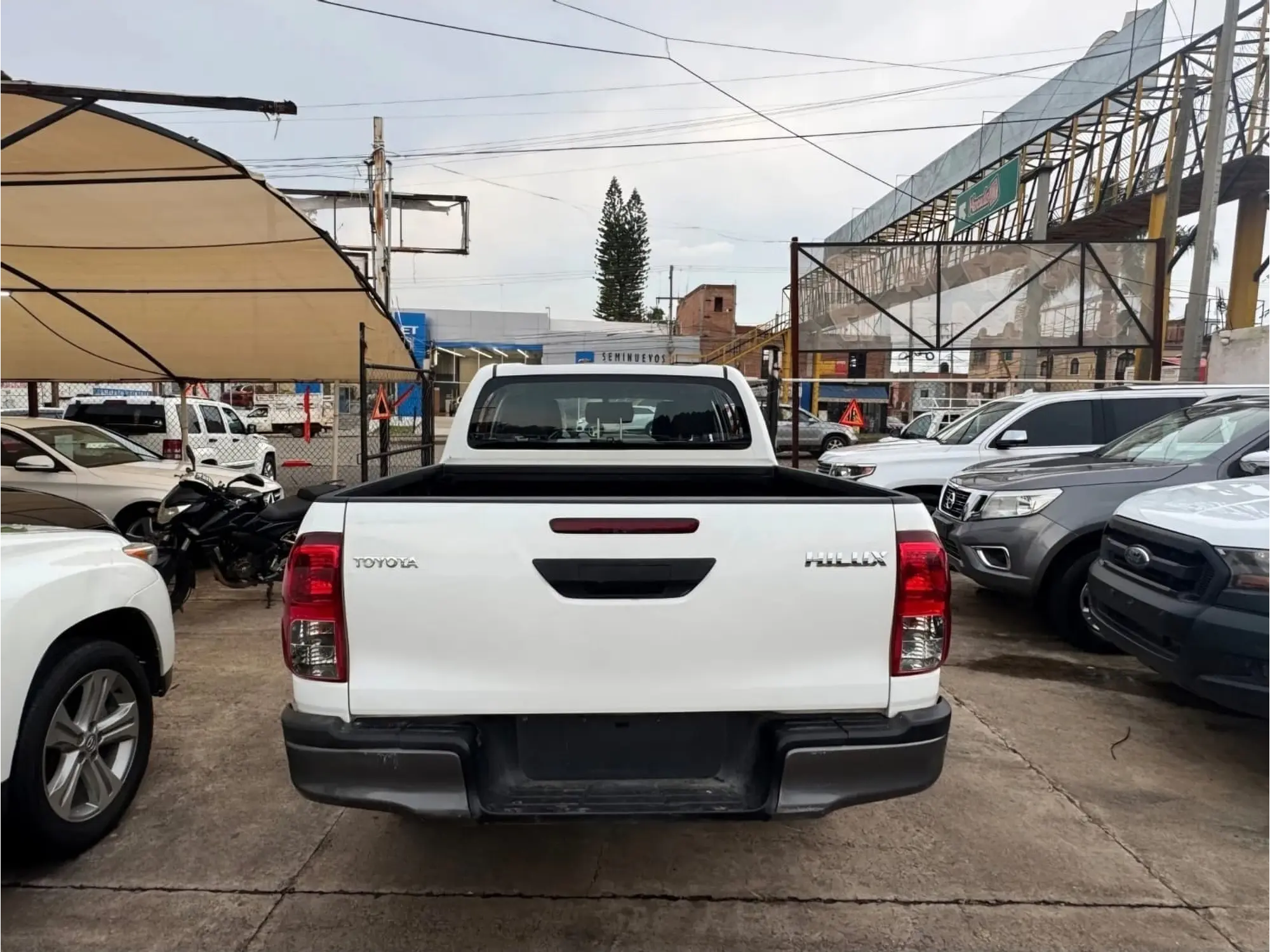 TOYOTA HILUX 2.7 CABINA DOBLE SR MT 2019 6