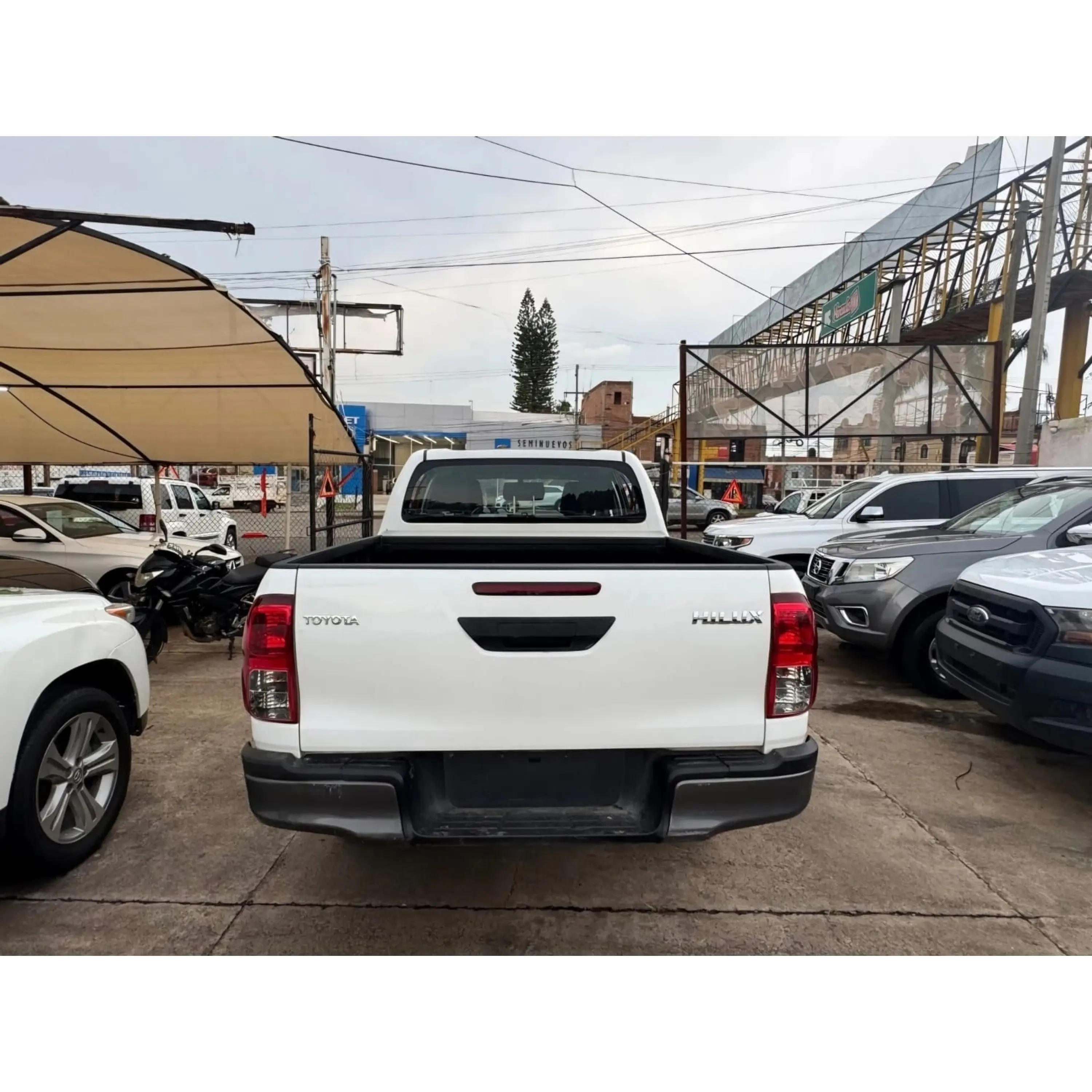 TOYOTA HILUX 2.7 CABINA DOBLE SR MT 2019 6