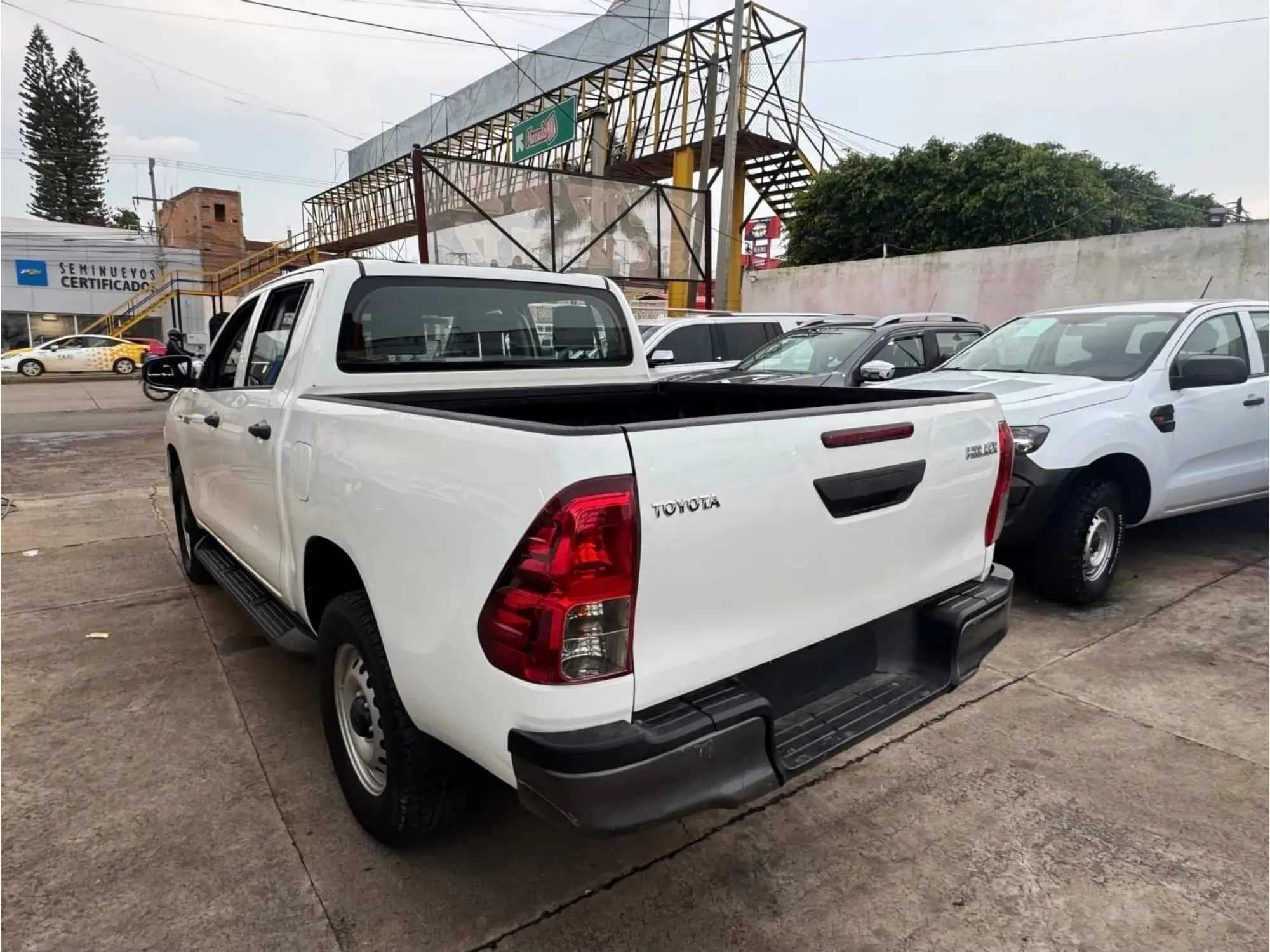 TOYOTA HILUX 2.7 CABINA DOBLE SR MT 2019 5