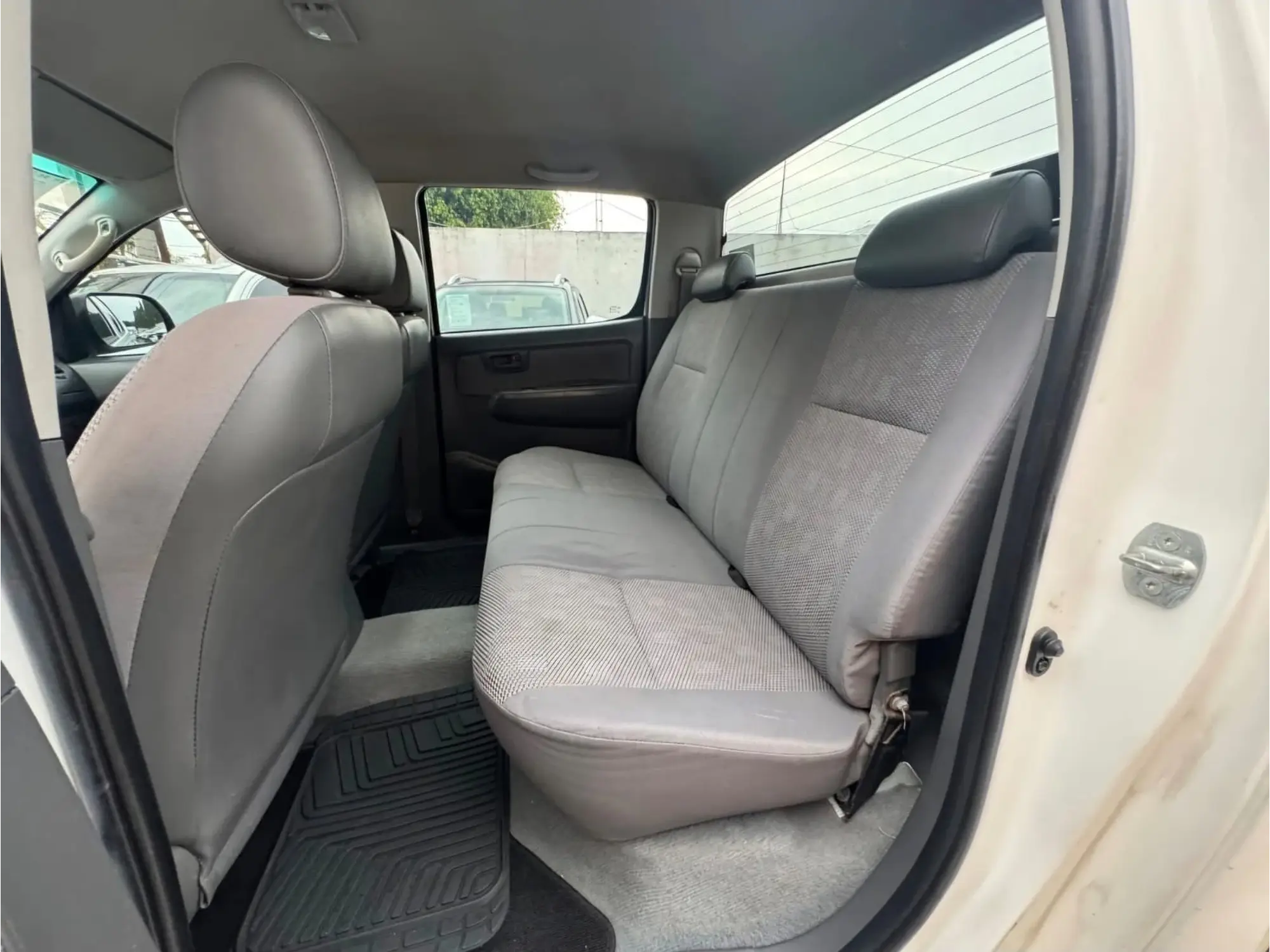 TOYOTA HILUX 2.7 CABINA DOBLE SR MT 2013 8
