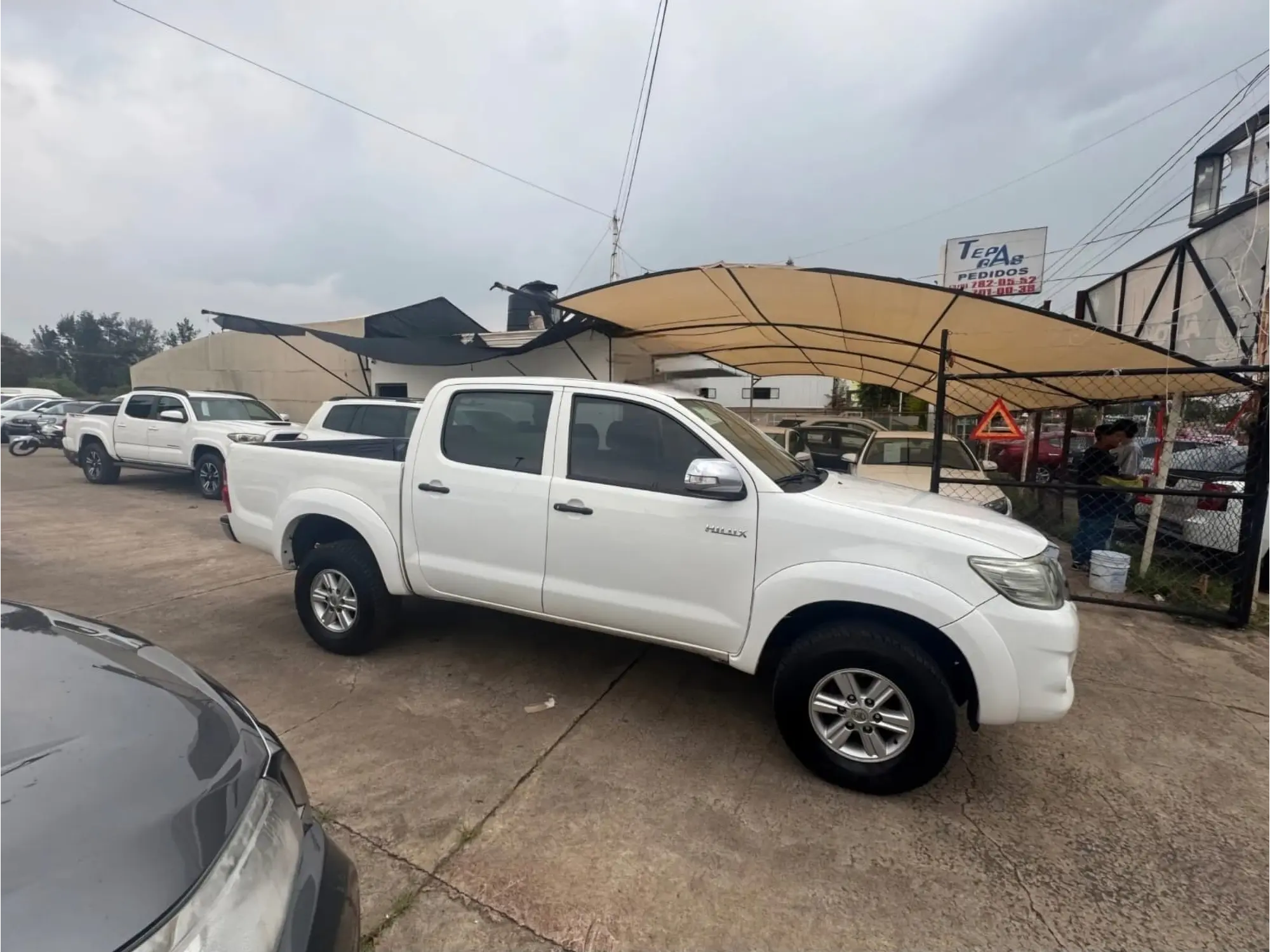 TOYOTA HILUX 2.7 CABINA DOBLE SR MT 2013 2