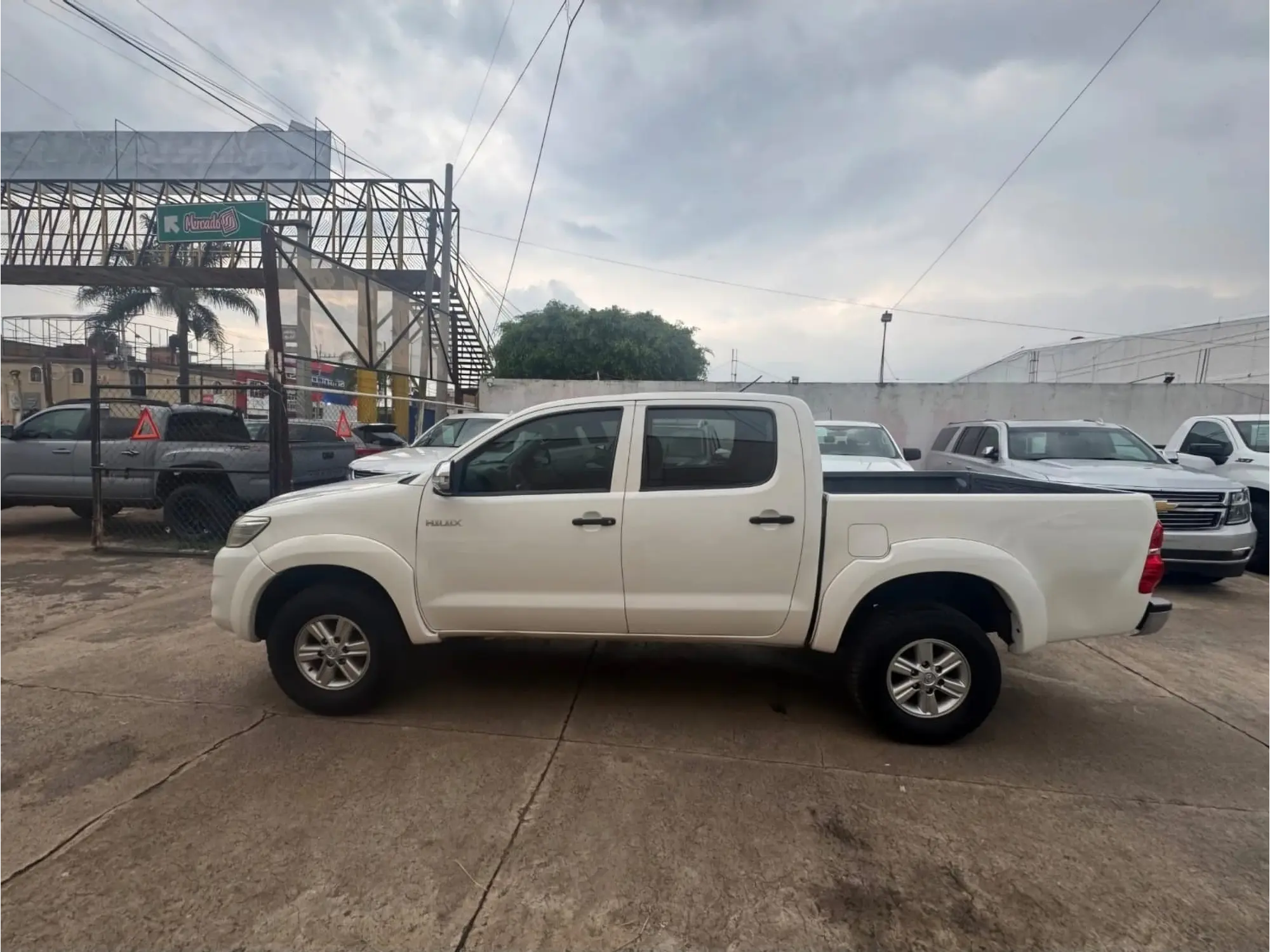 TOYOTA HILUX 2.7 CABINA DOBLE SR MT 2013 5