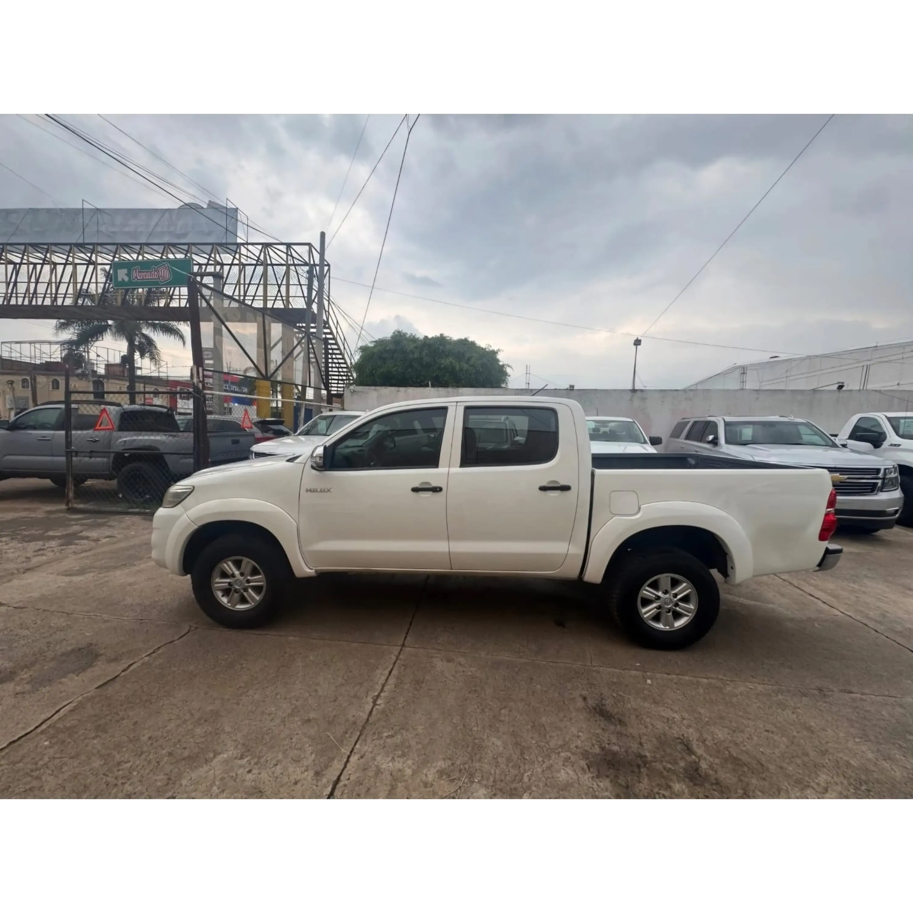 TOYOTA HILUX 2.7 CABINA DOBLE SR MT 2013 5