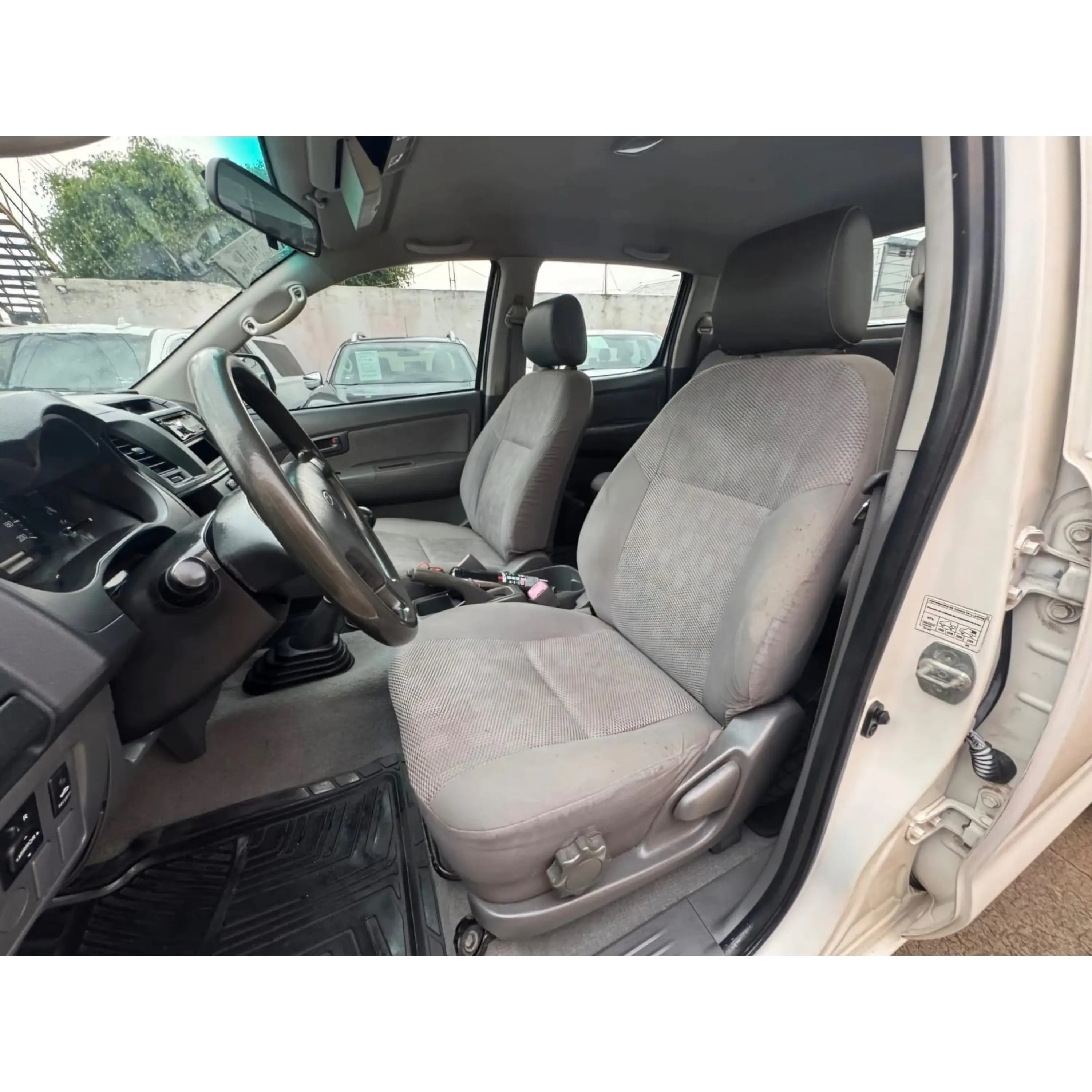 TOYOTA HILUX 2.7 CABINA DOBLE SR MT 2013 7