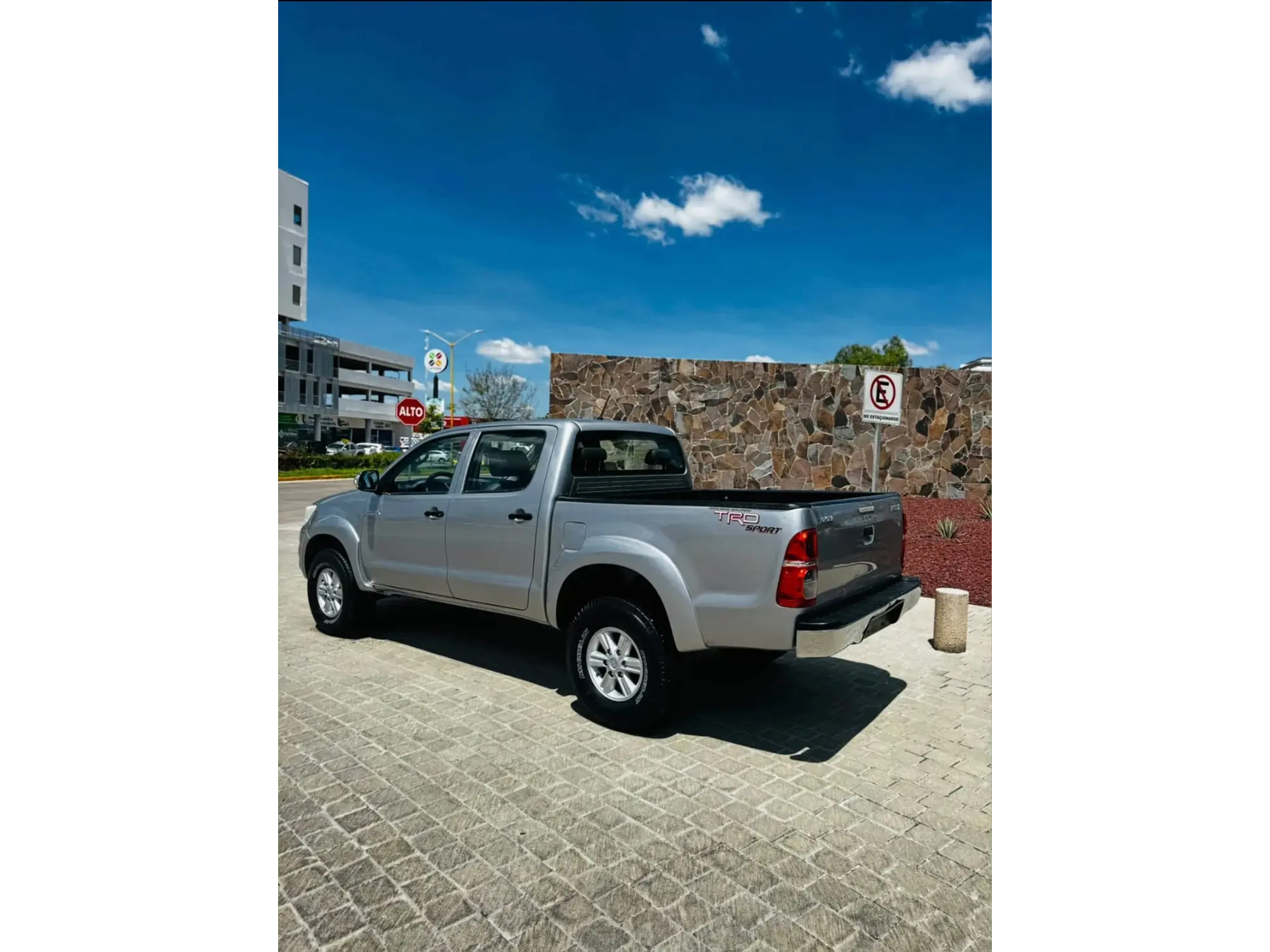 TOYOTA HILUX 2.7 DOBLE CABINA TRD SPORT MT 2015 3