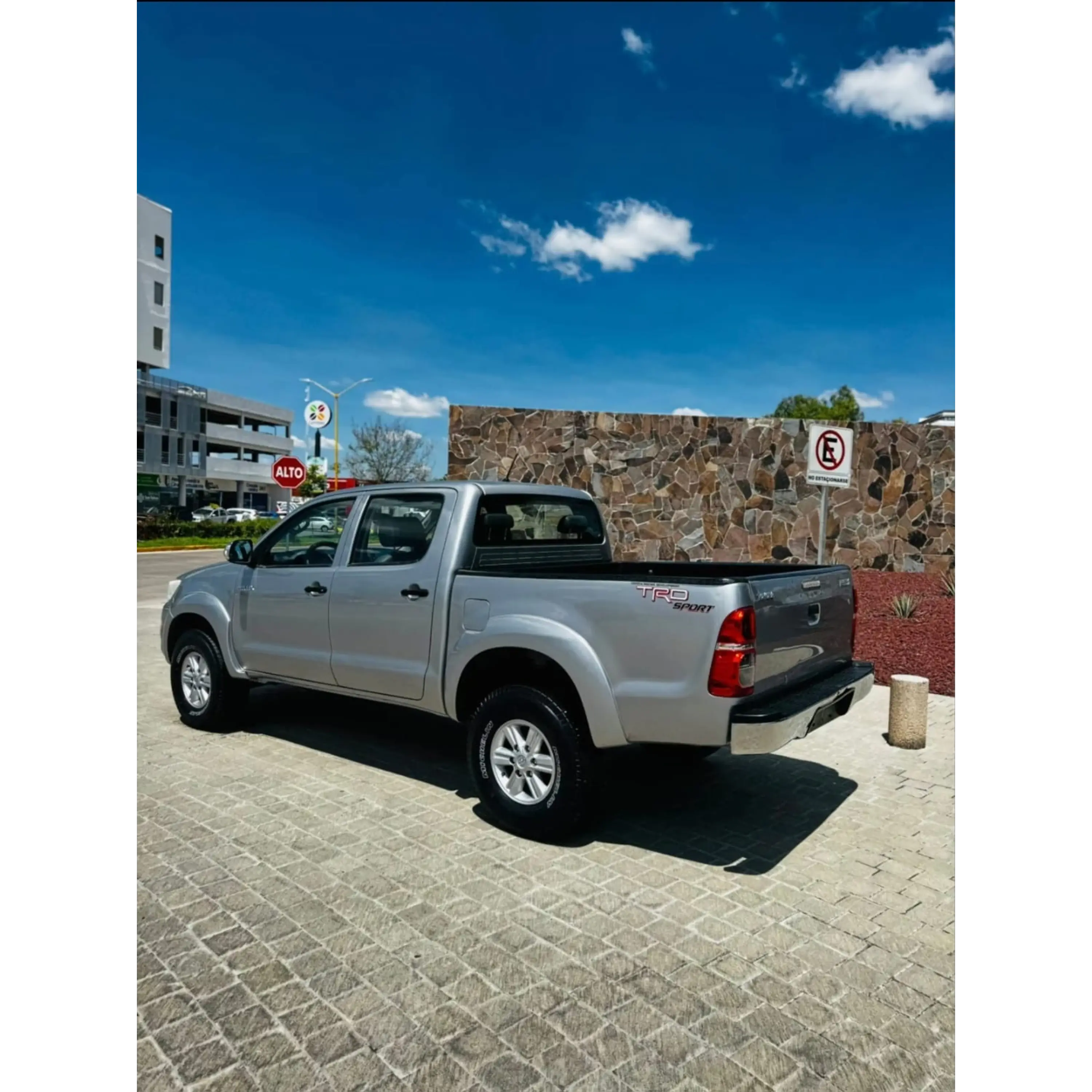 TOYOTA HILUX 2.7 DOBLE CABINA TRD SPORT MT 2015 3